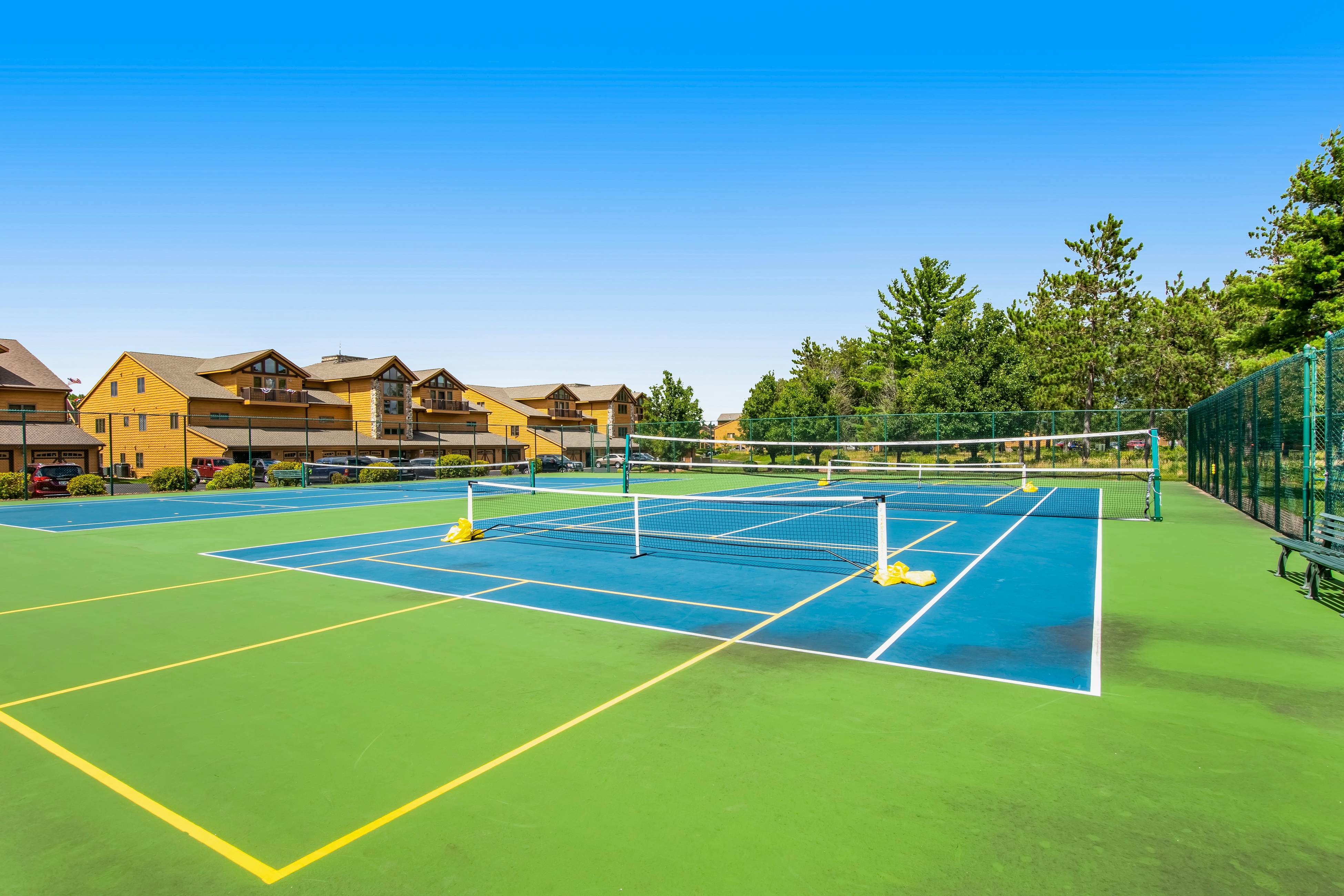 Sunset Condominiums - Castle Rock Retreat