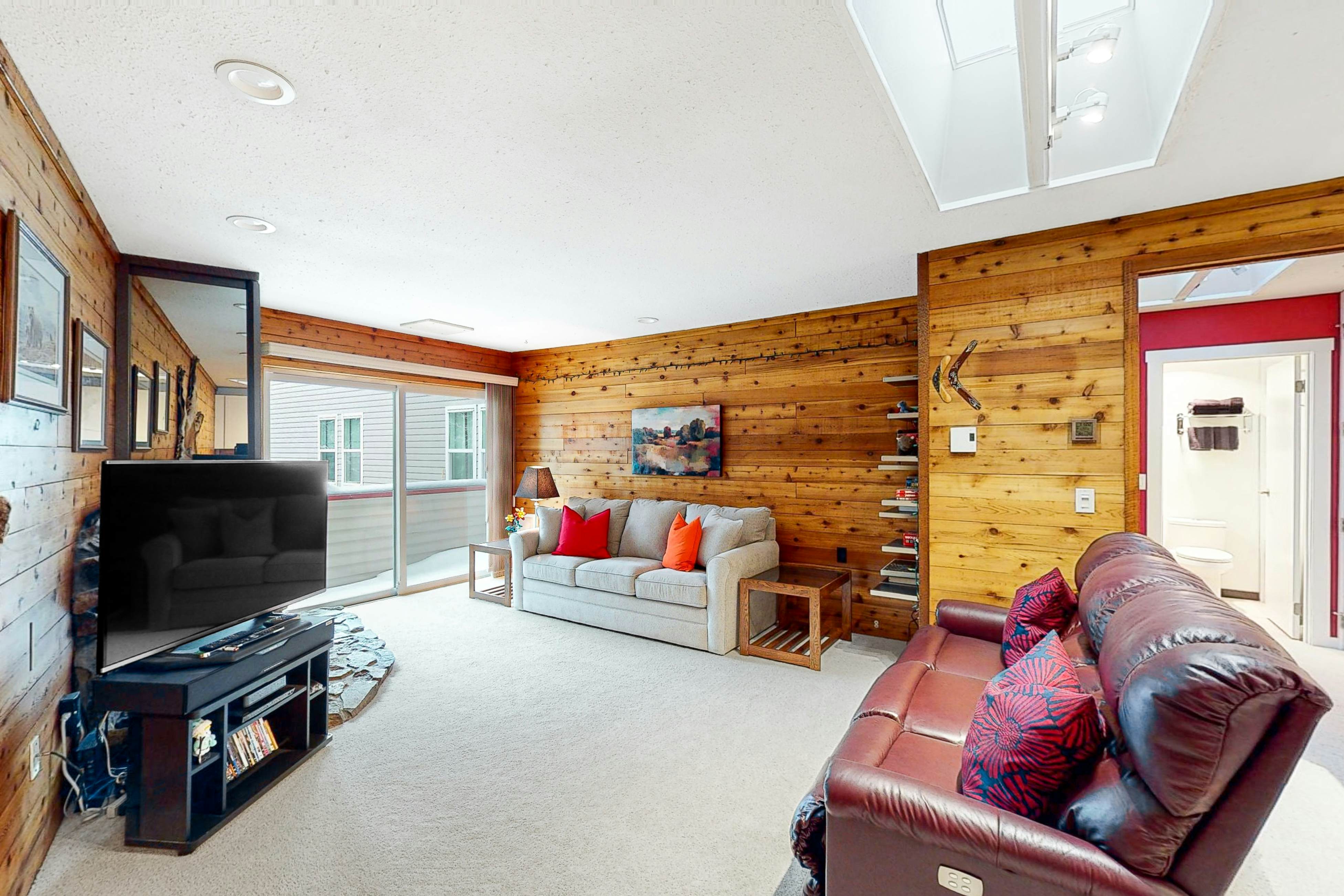 Ponderosa Inn 408 - Hilltop Hideaway