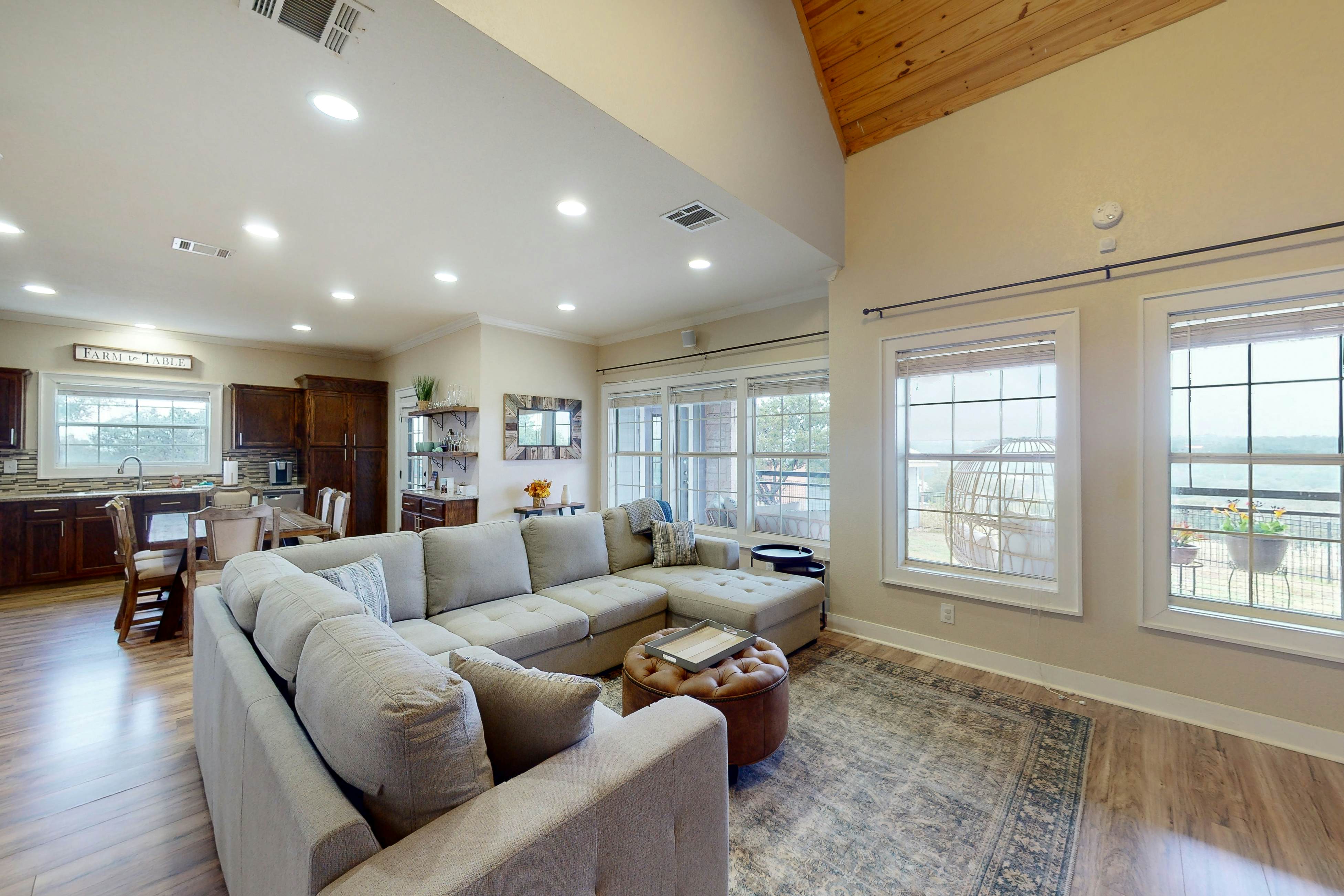 TX Cabins, Vacation Rentals Vacasa