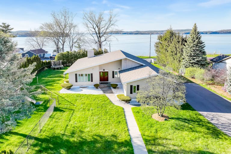 Malletts Bay Getaway 4 BD Colchester, VT Vacation Rental Vacasa