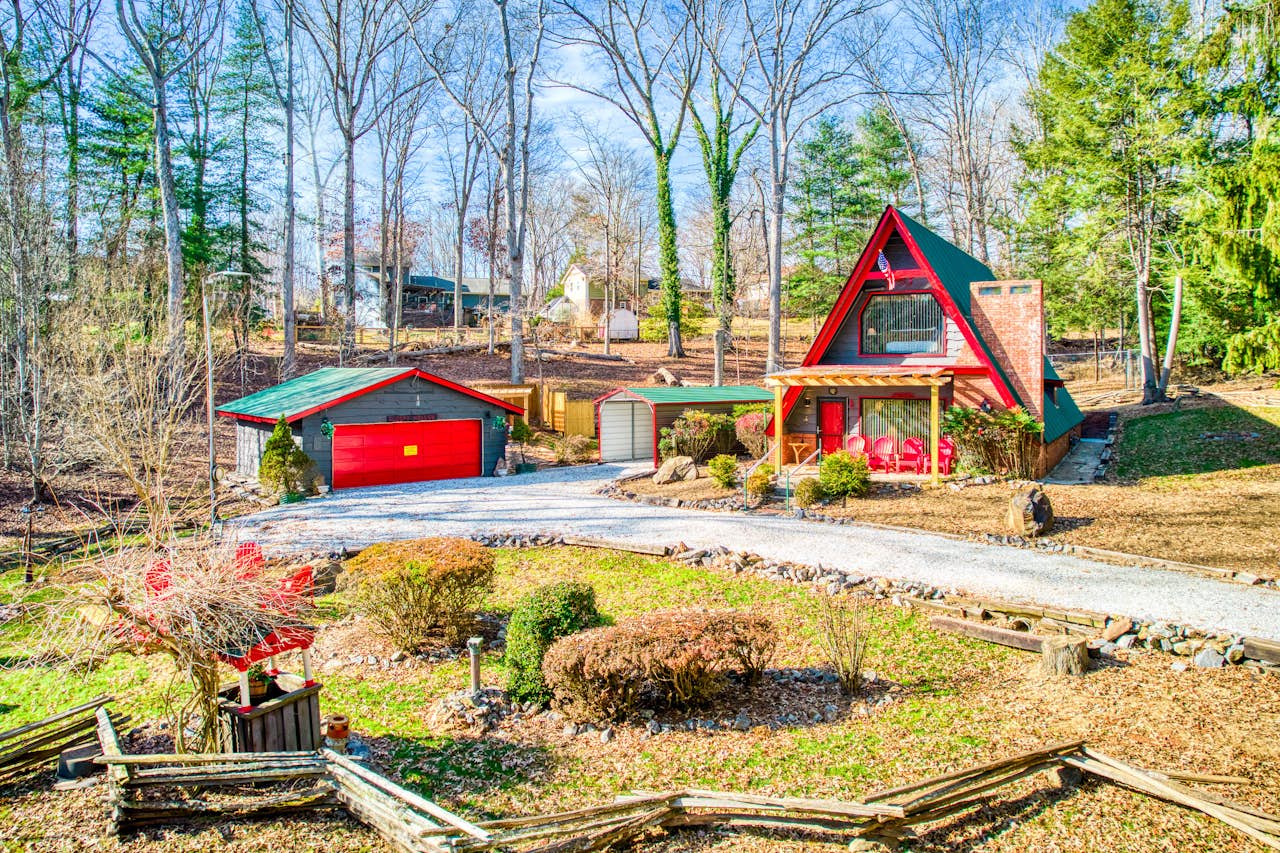 Black Bear Cabin at Bent Creek Ranch 3 BD Asheville, NC Vacation