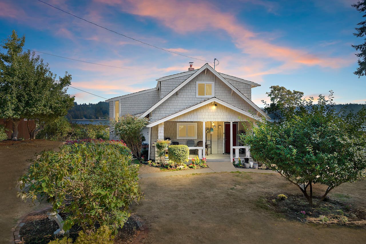 The Cozy Craftsman on Goodrich Drive 3 BD Gig Harbor, WA Vacation