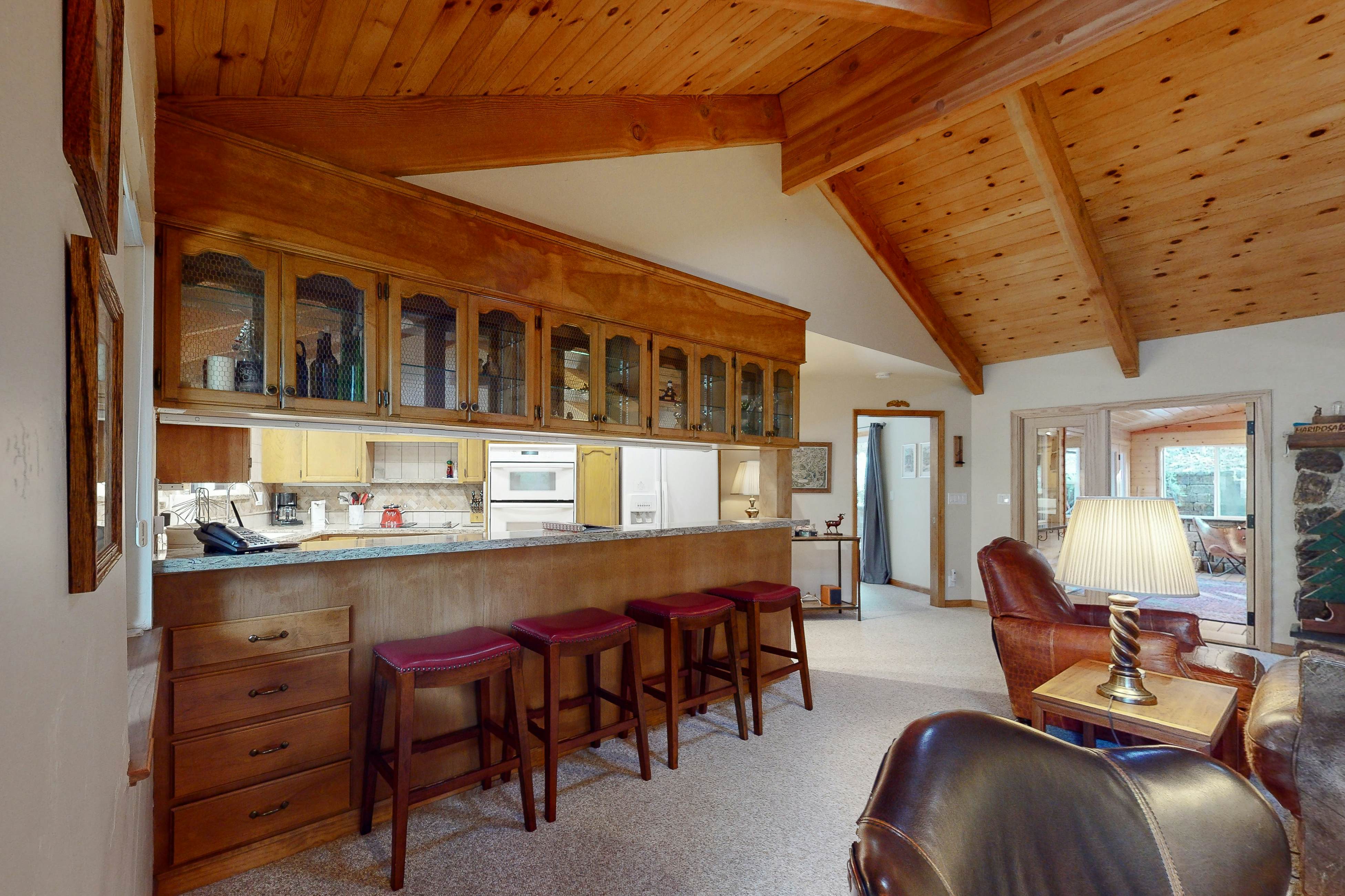 The Boomerang House of Ponderosa Basin 2 BD Mariposa, CA Vacation