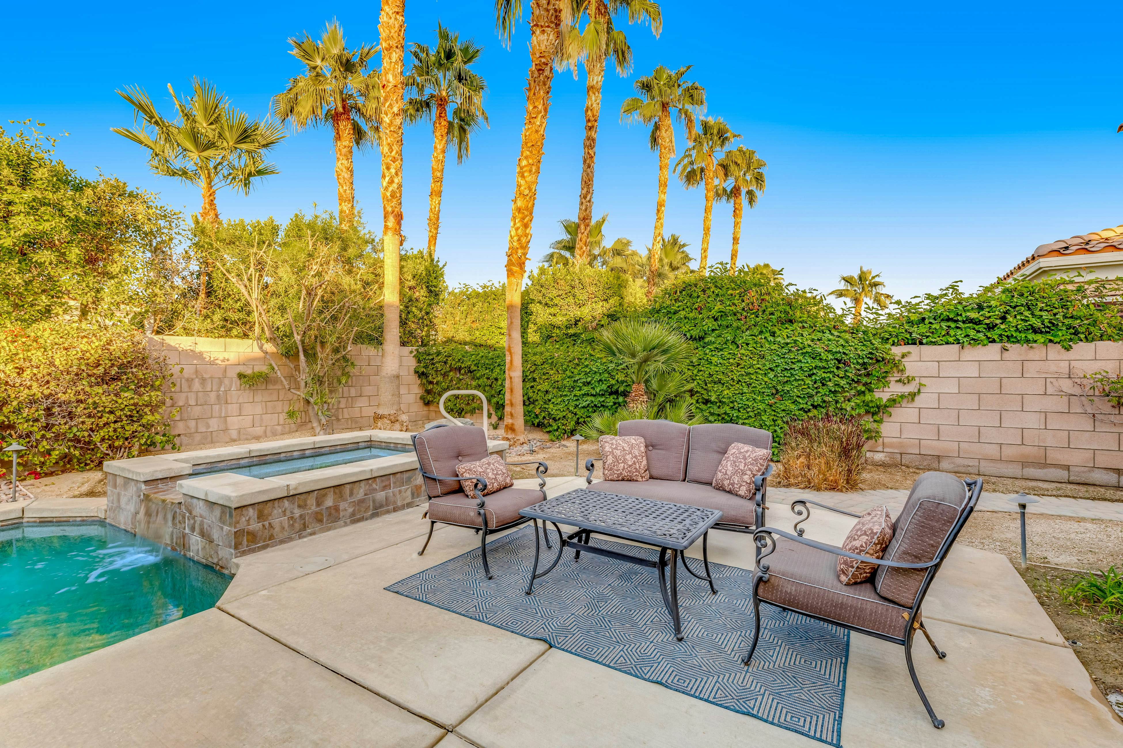 Snowbird Oasis - Festival Escape 