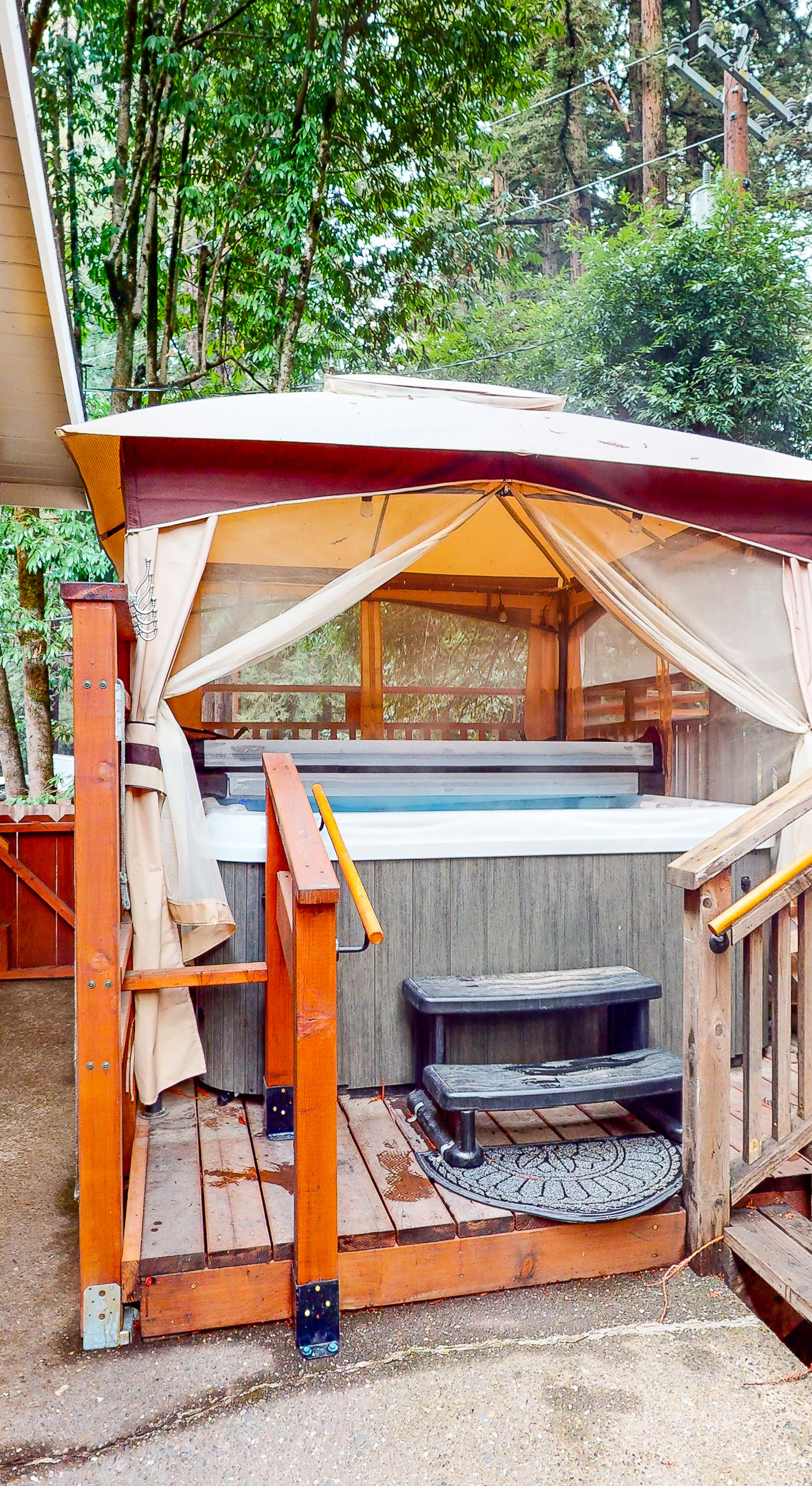 Soak under a canopy of towering redwoods in your private hot tub — the ultimate way to end a day of Russian River kayaking or Healdsburg wine tasting.
