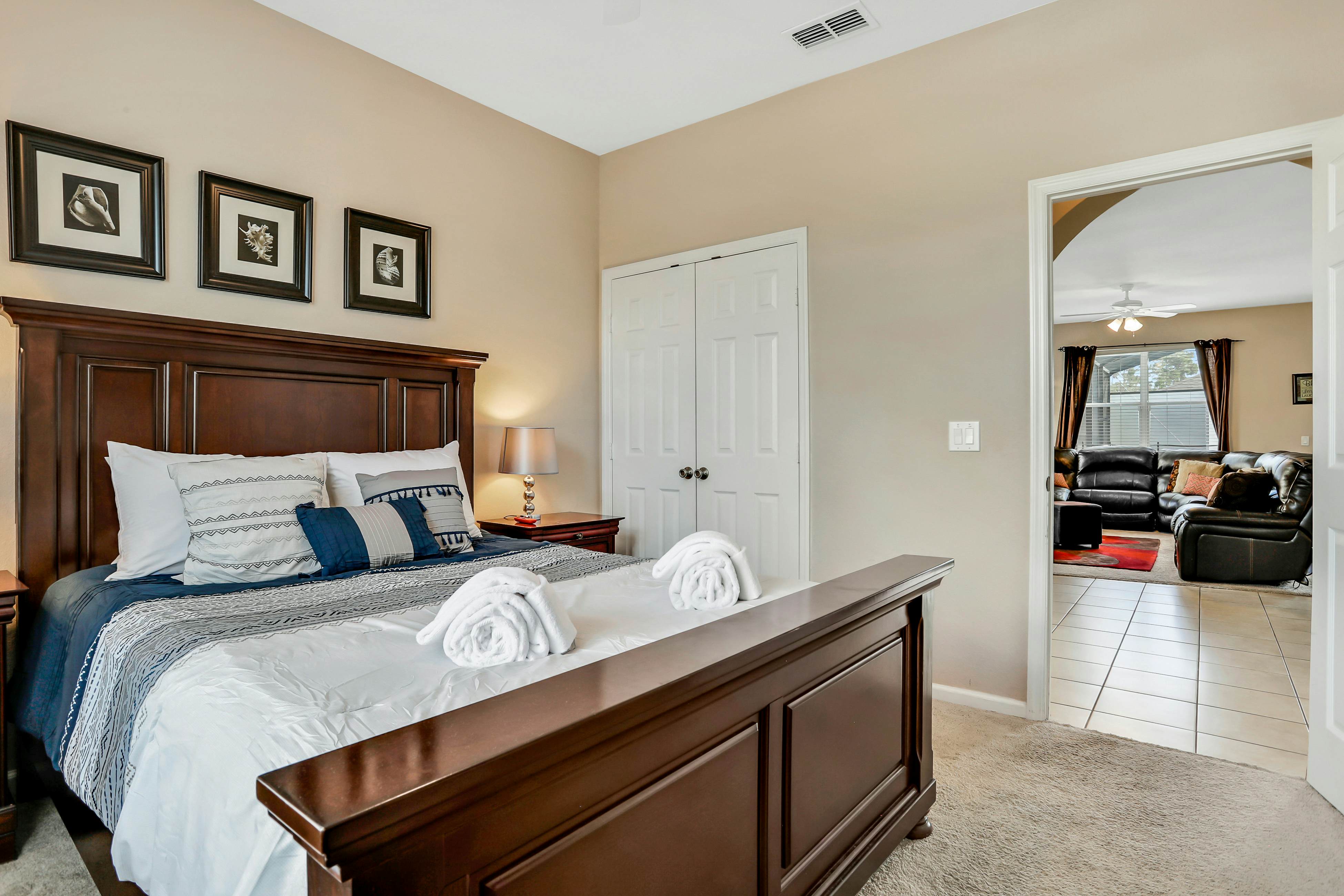 Castle Street Memories - Trafalgar Village Resort