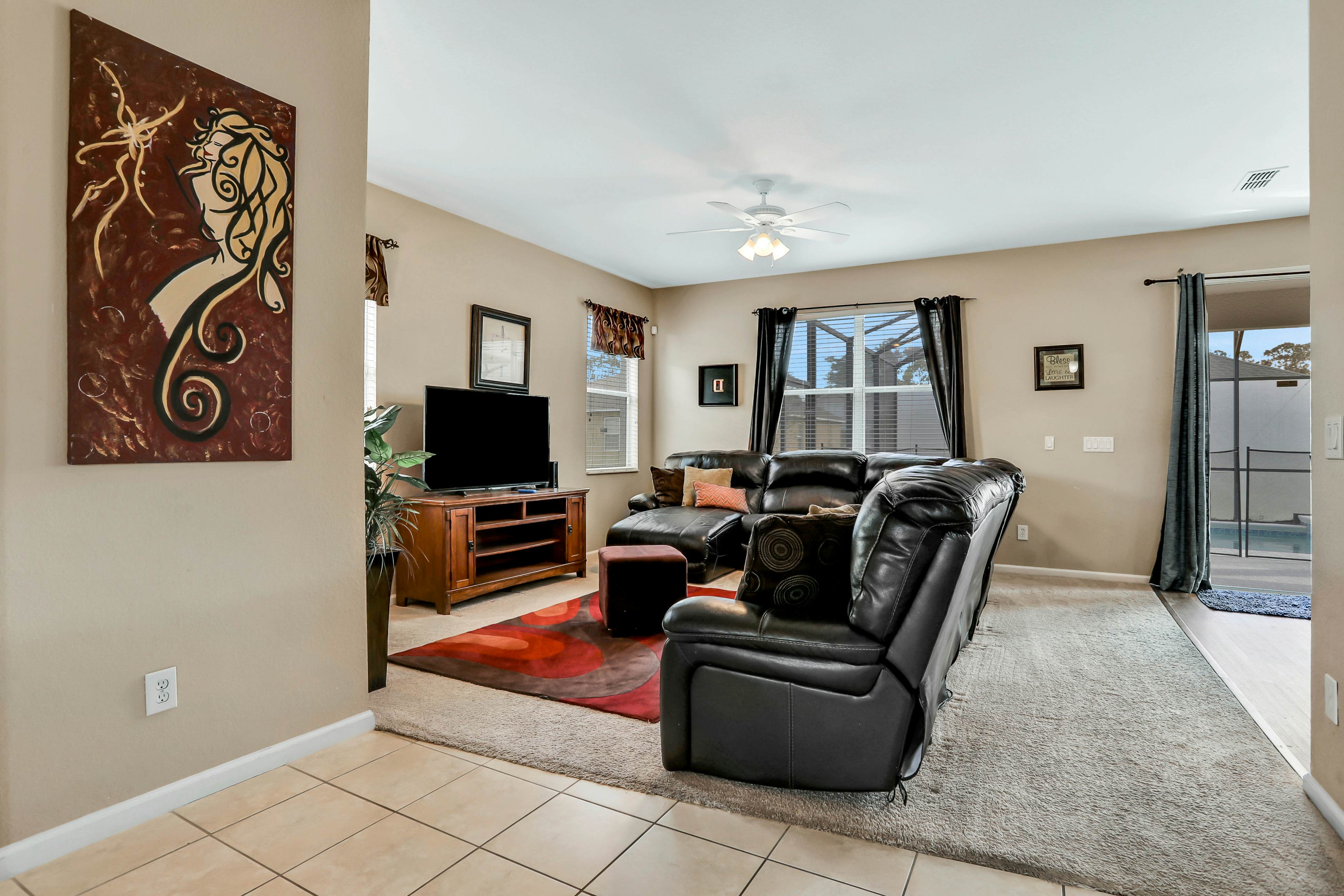 Castle Street Memories - Trafalgar Village Resort