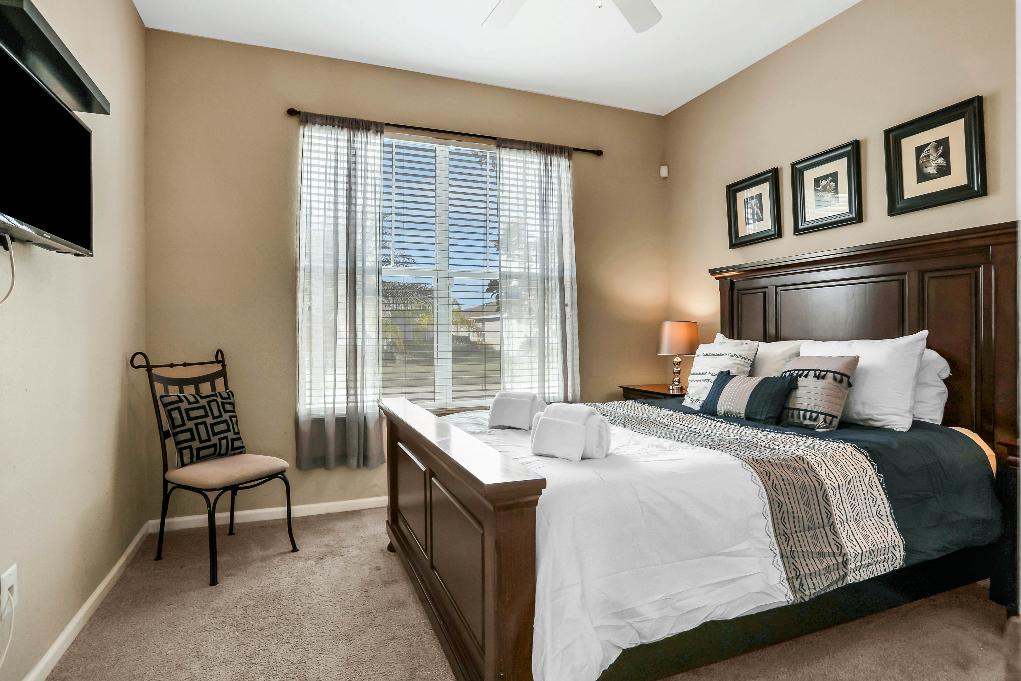 Castle Street Memories - Trafalgar Village Resort