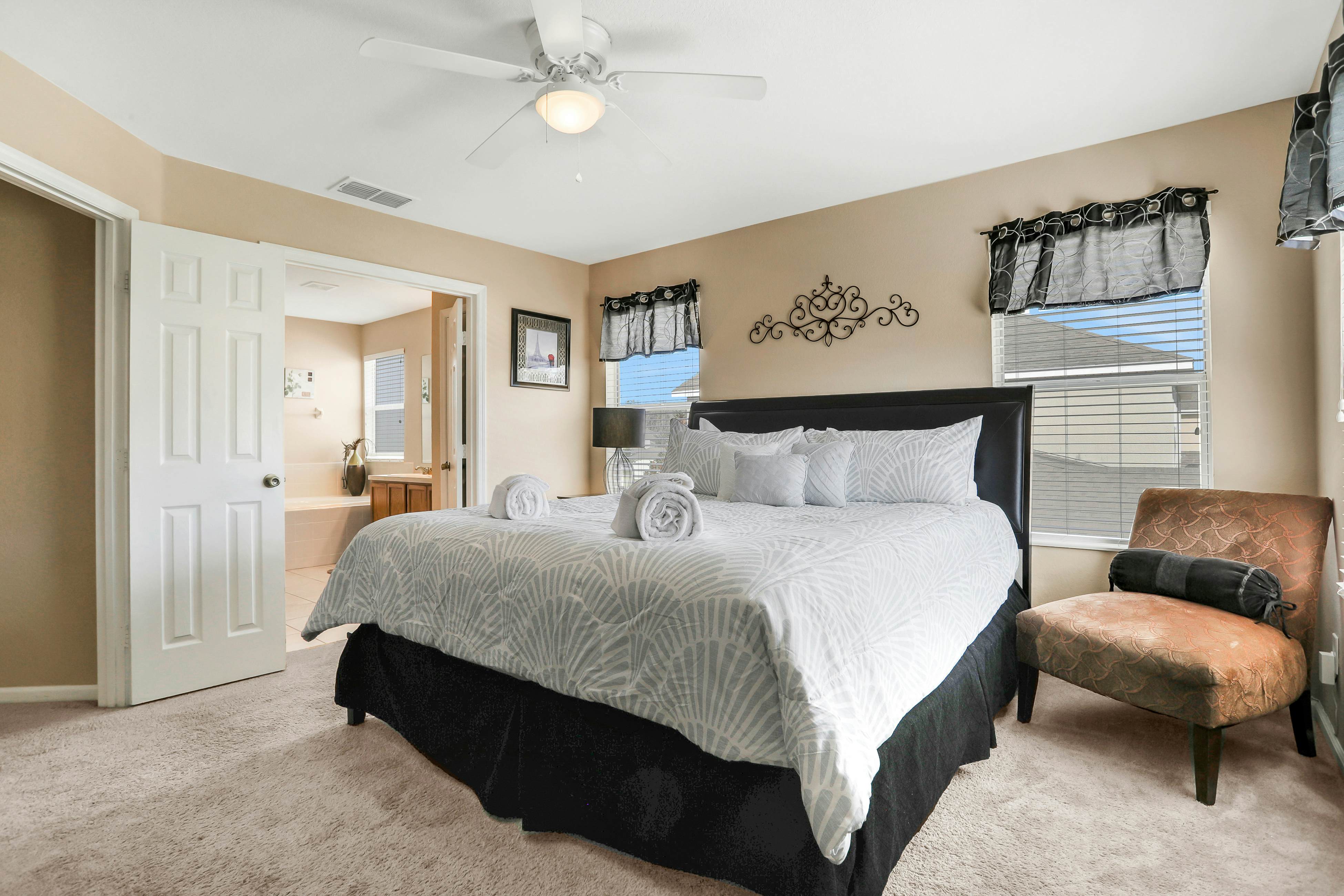 Castle Street Memories - Trafalgar Village Resort