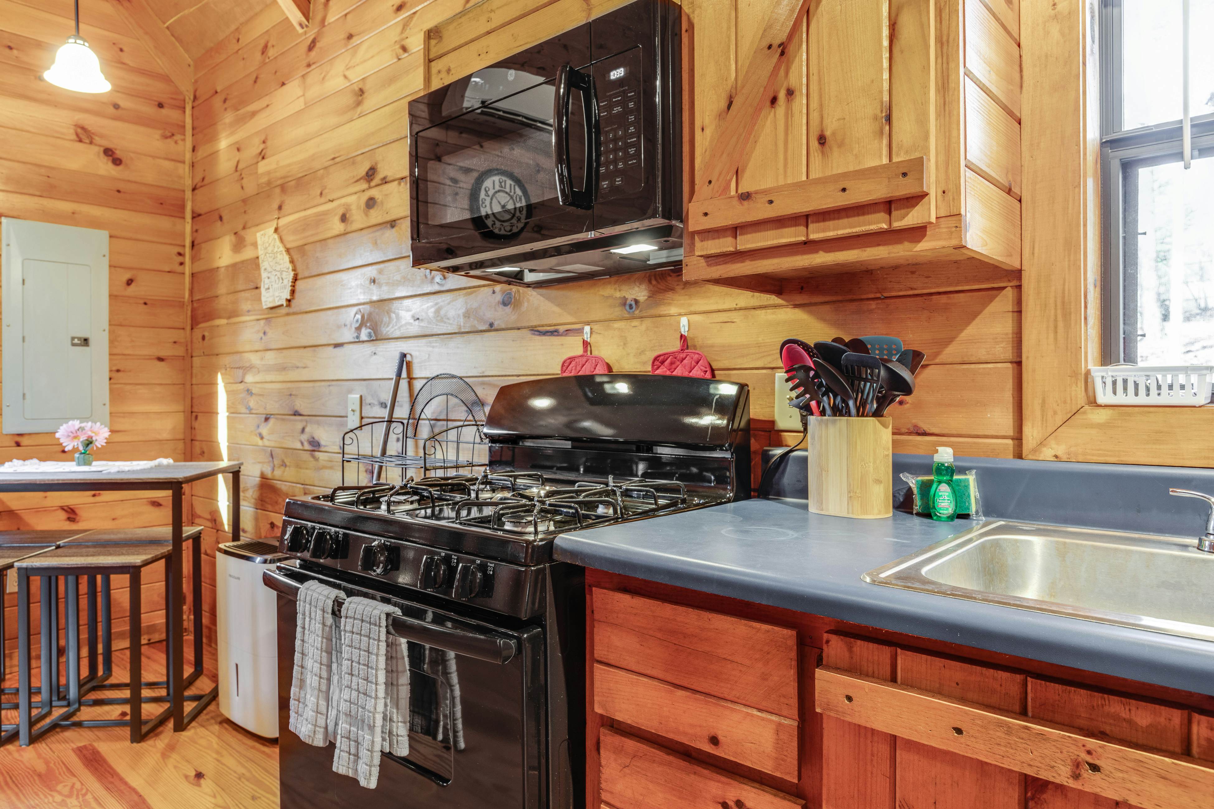 Hillside Hideaway 0 BD Blairsville, GA Vacation Rental Vacasa