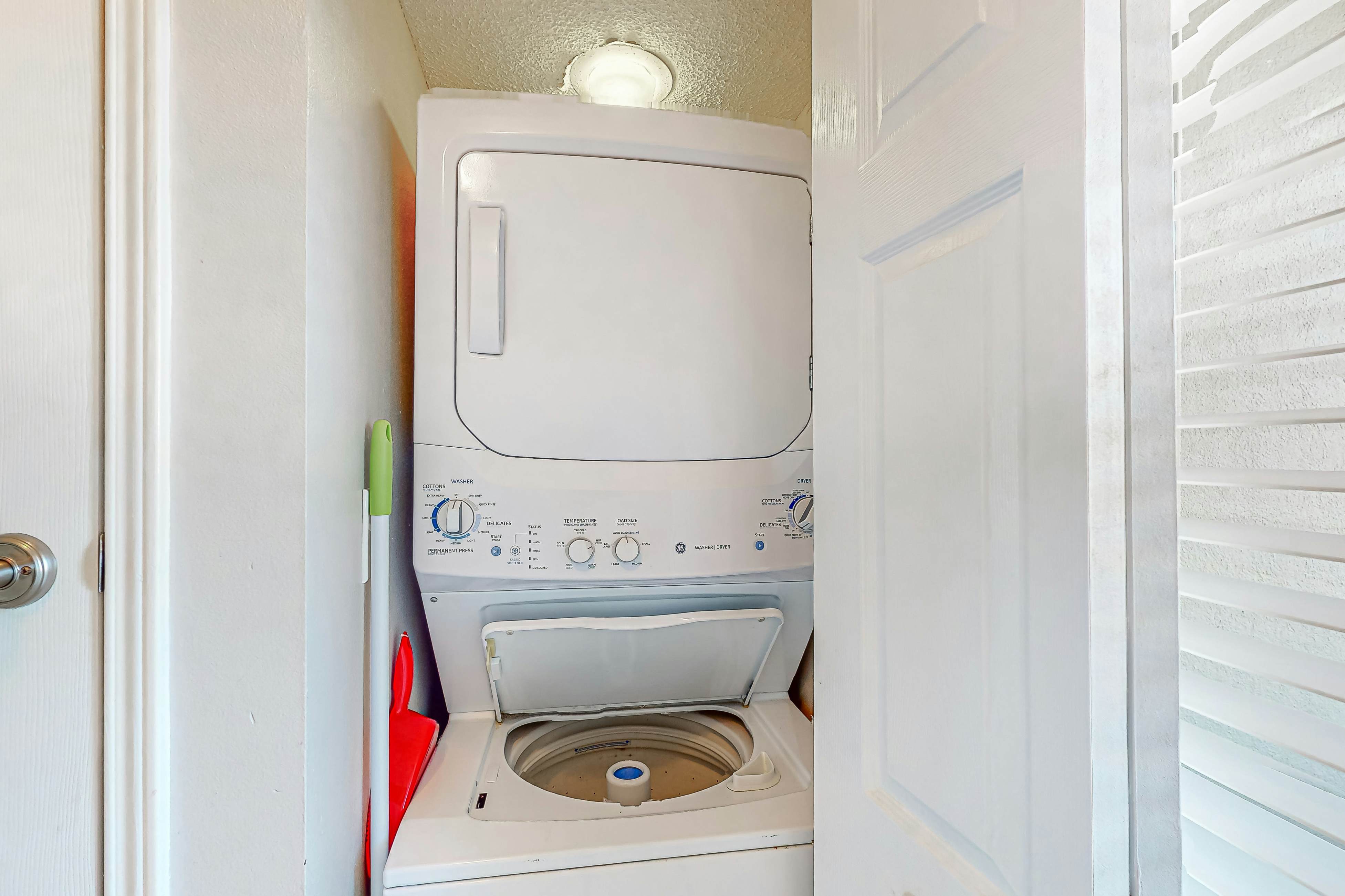 Emerald Towers West 2007