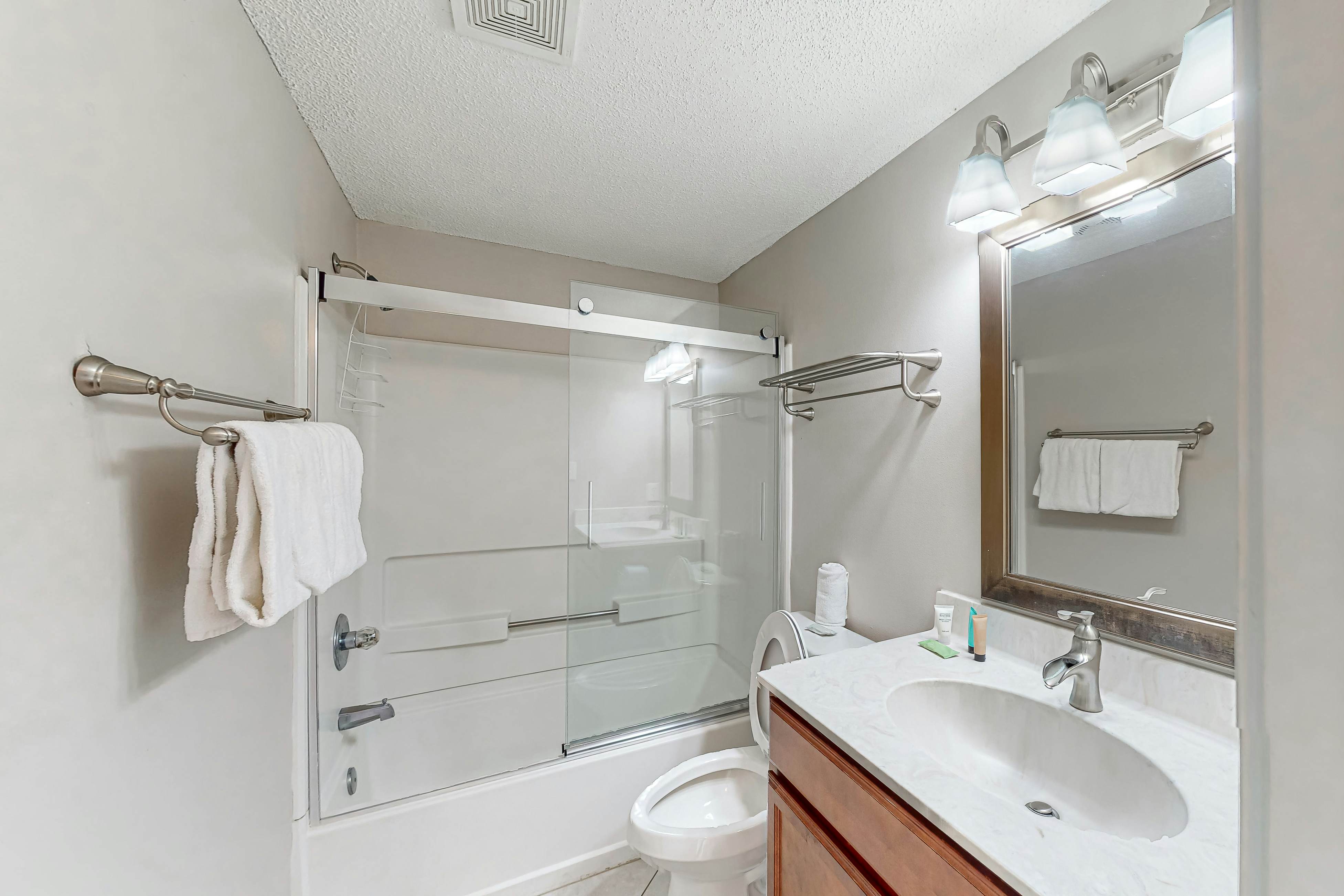 Emerald Towers West 2007