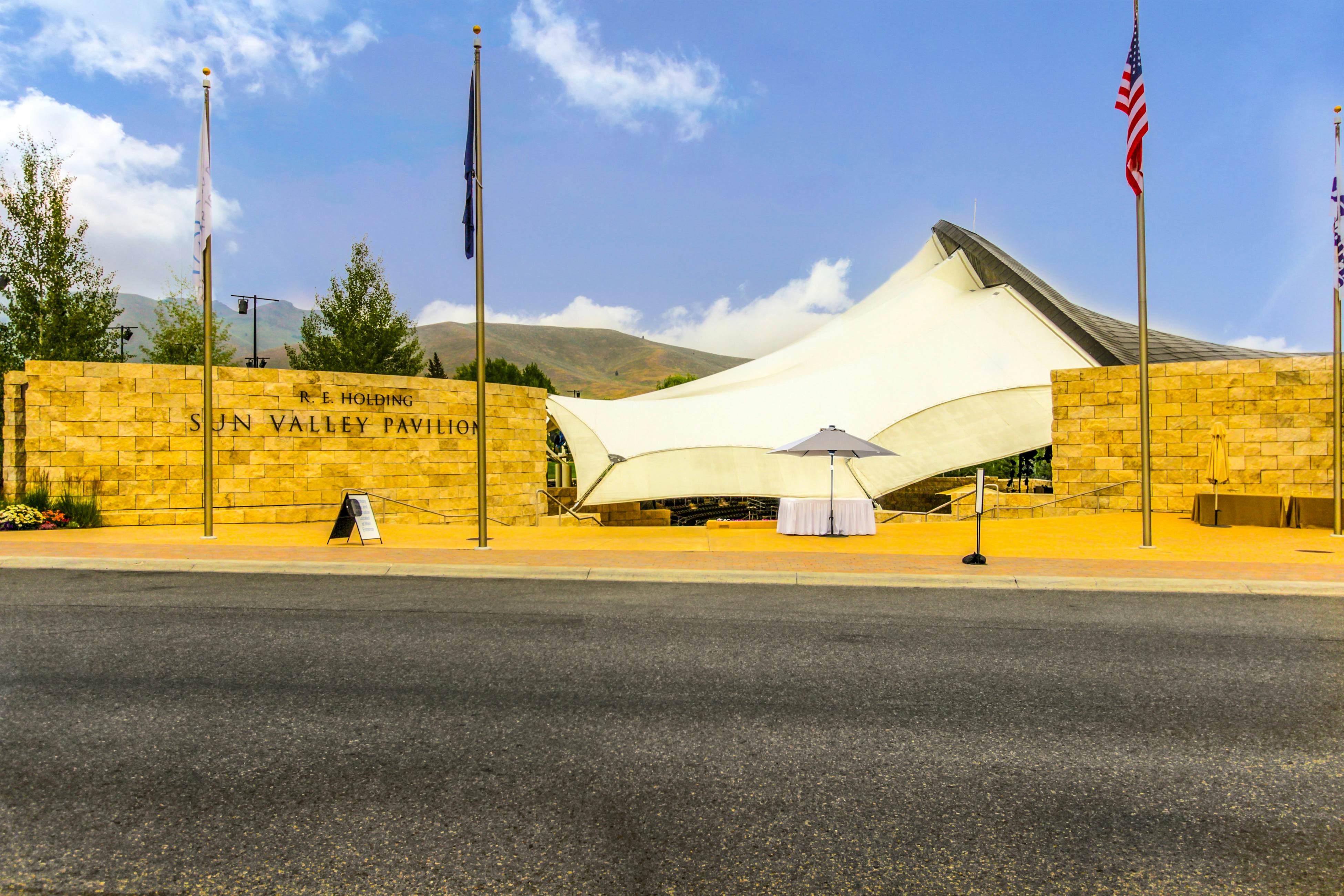 Single Level Ranch Condo in Elkhorn