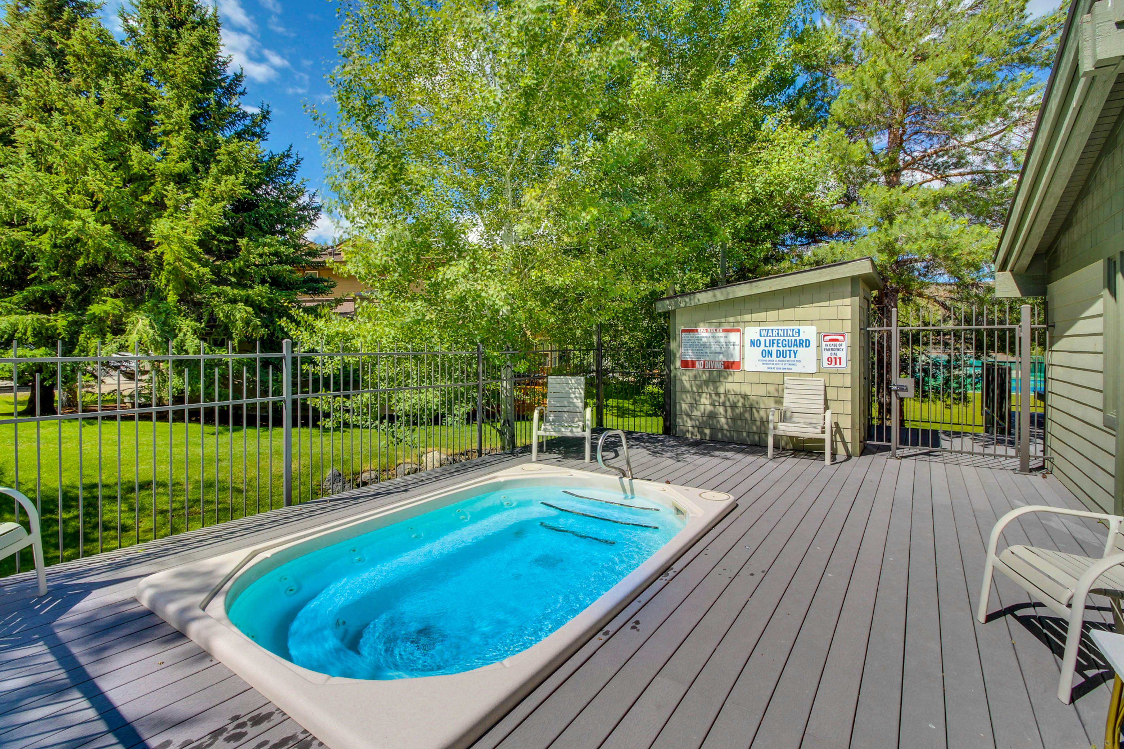 Single Level Ranch Condo in Elkhorn