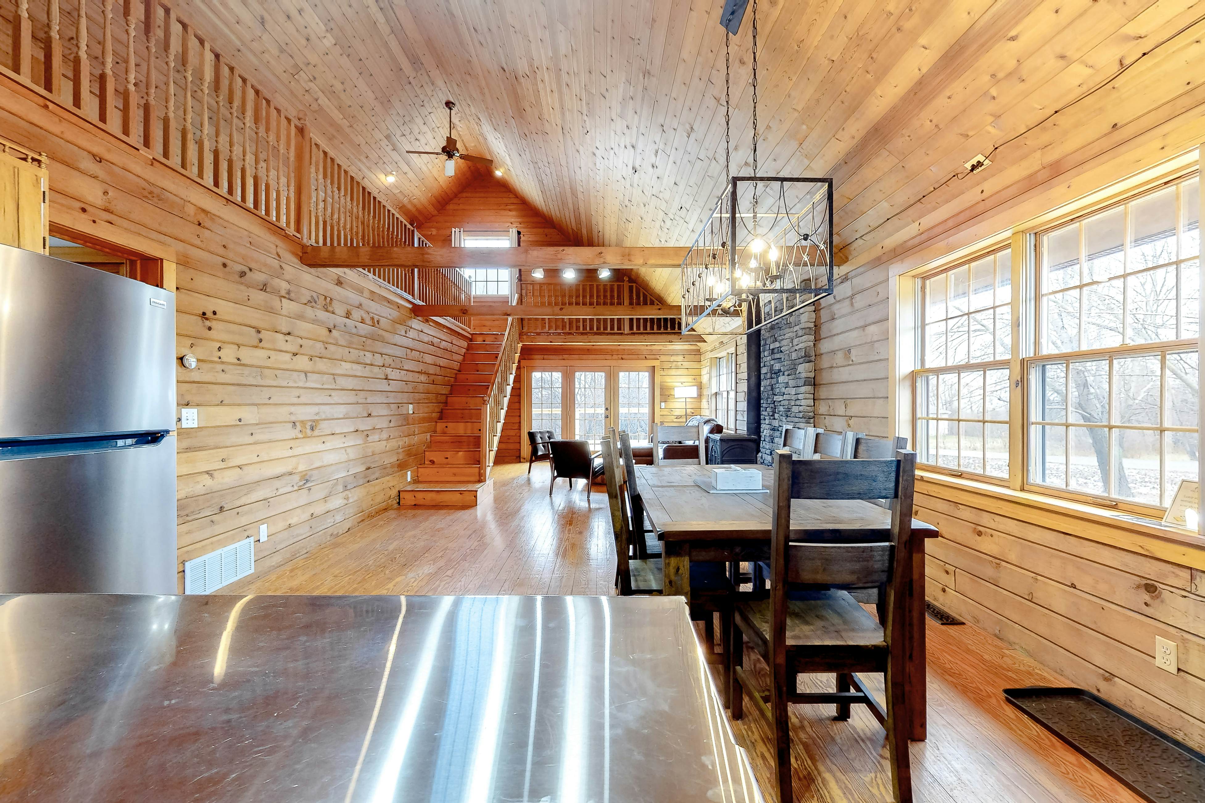 Modern Log Cabin with Vineyard Views 3 BD Penn Yan, NY Vacation