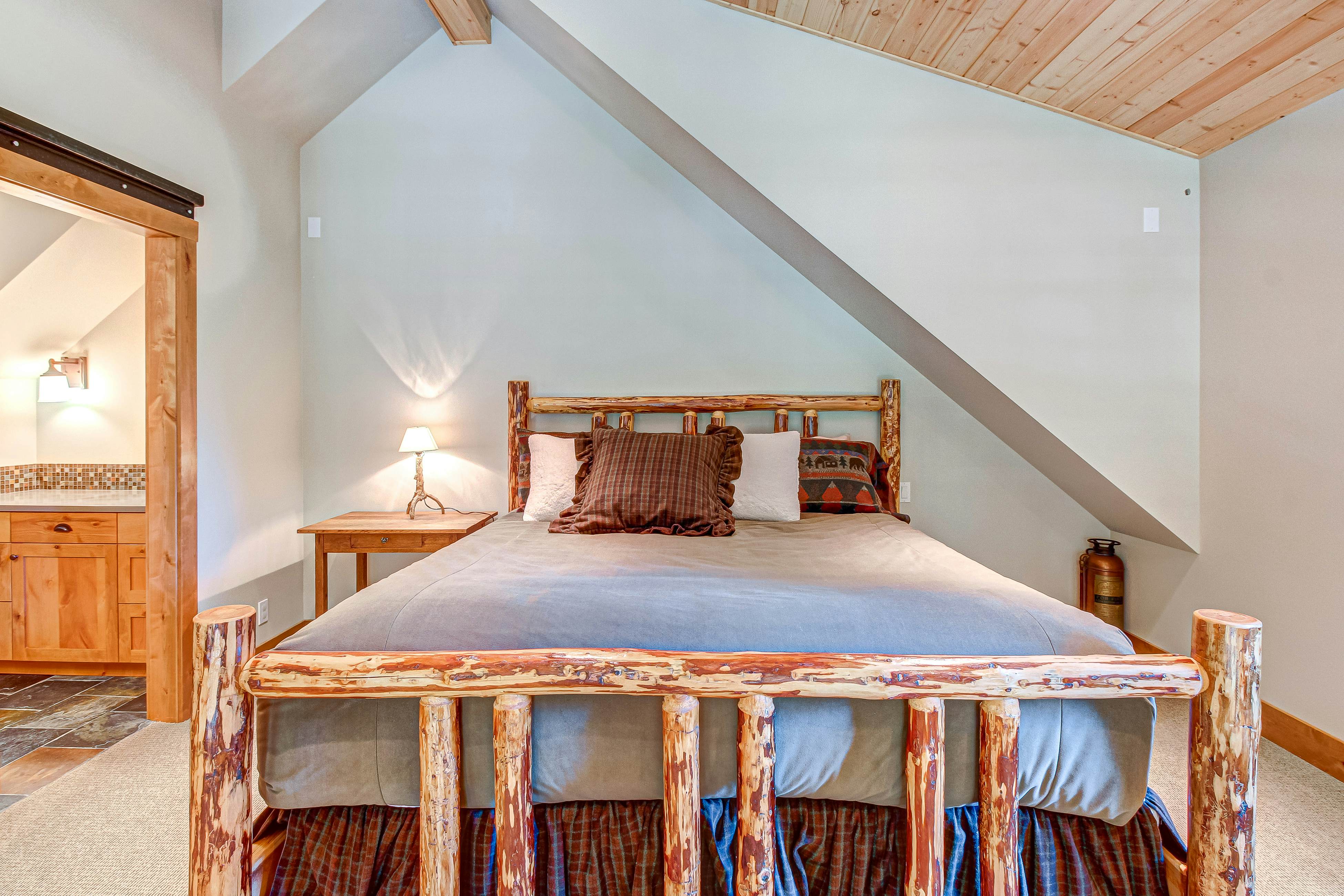 Elk Meadows Escape 2 BD Cle Elum, WA Vacation Rental Vacasa