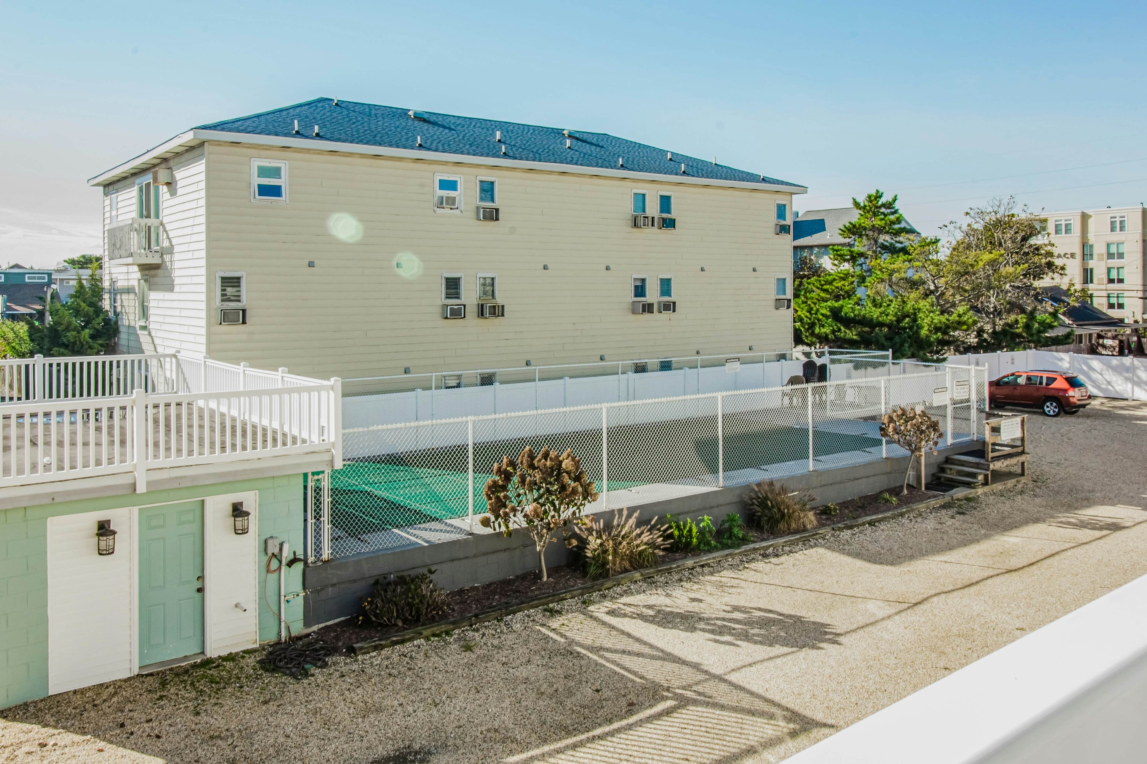 Dewey Villas - 24 Dickinson Ave, Unit #8B