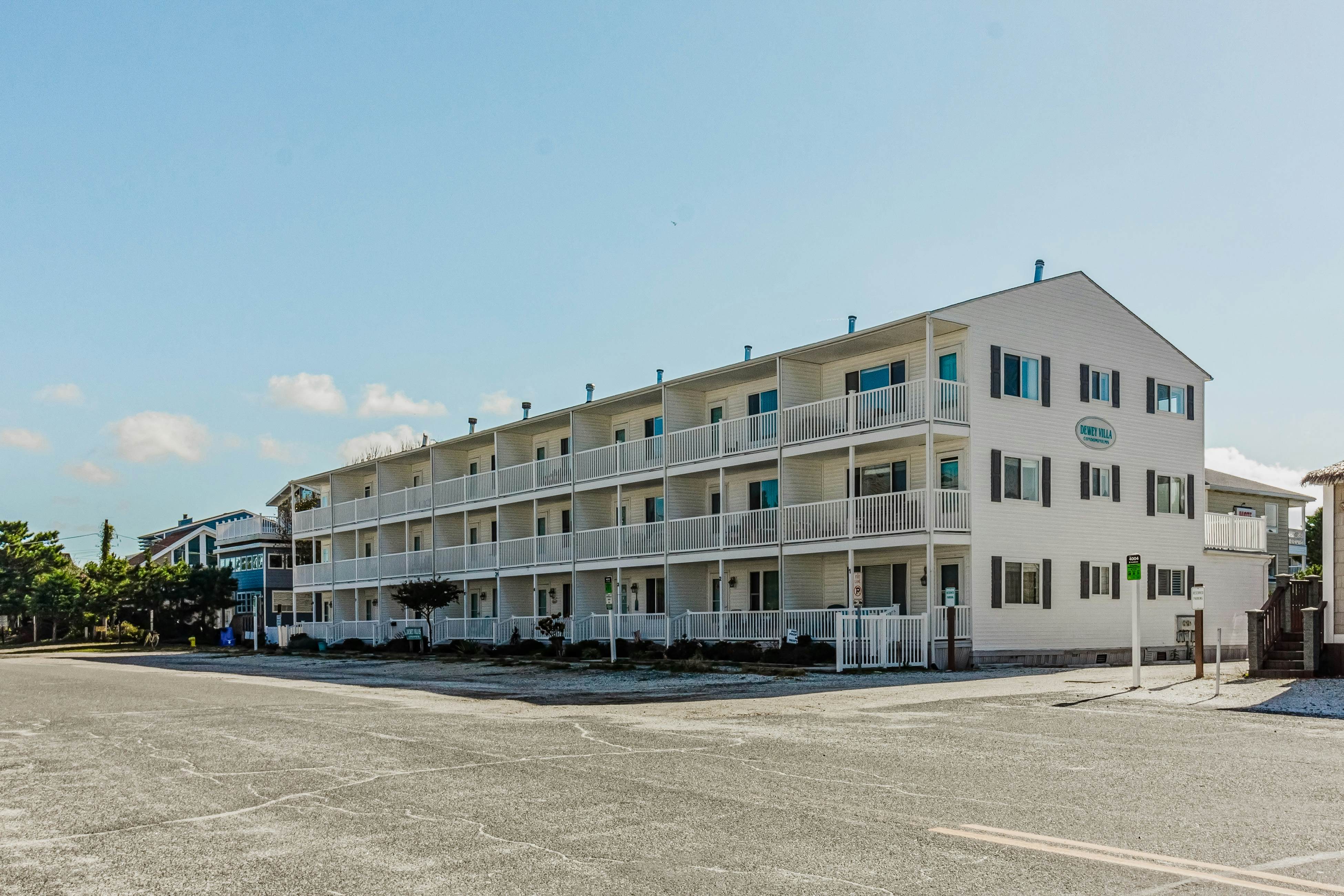 Dewey Villas - 24 Dickinson Ave, Unit #8B