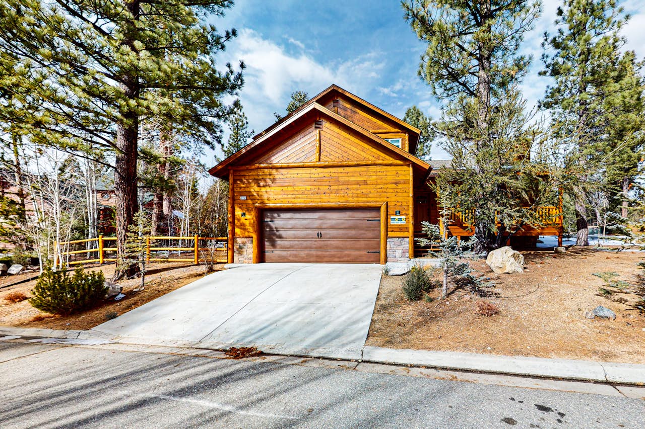 Big Bear White Skies 4 BD Big Bear Lake, CA Vacation Rental Vacasa
