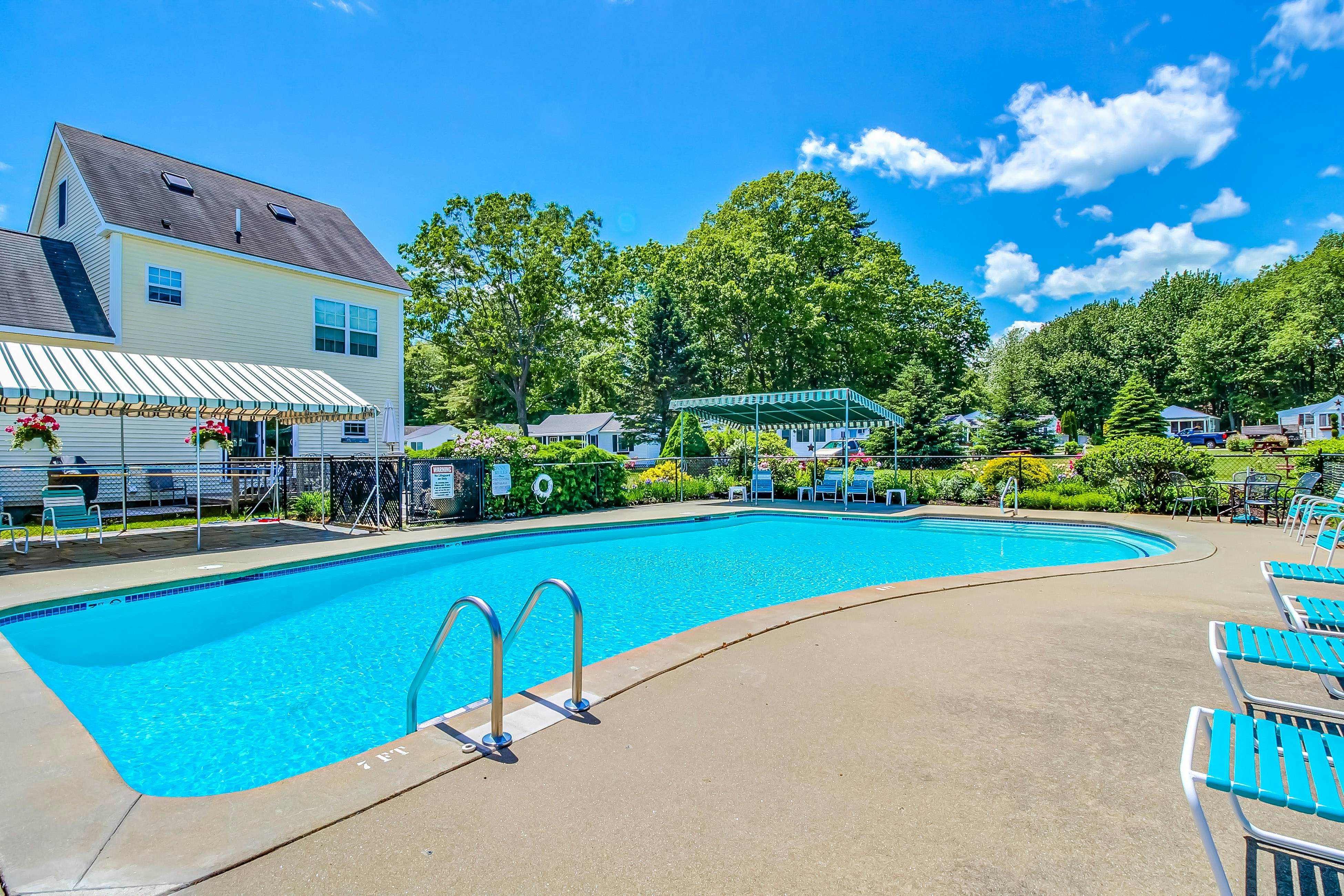 The Lighthouse Getaway -- Holiday House M19