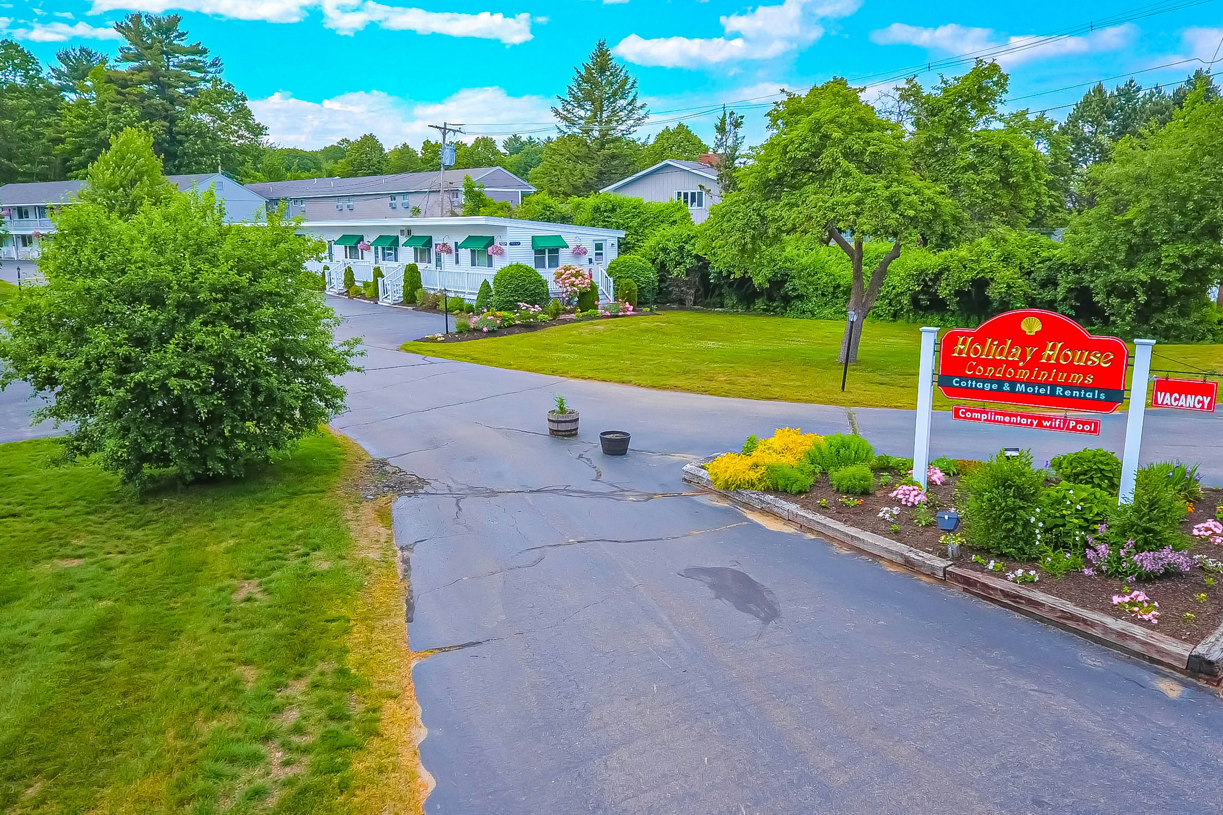 The Lighthouse Getaway -- Holiday House M19