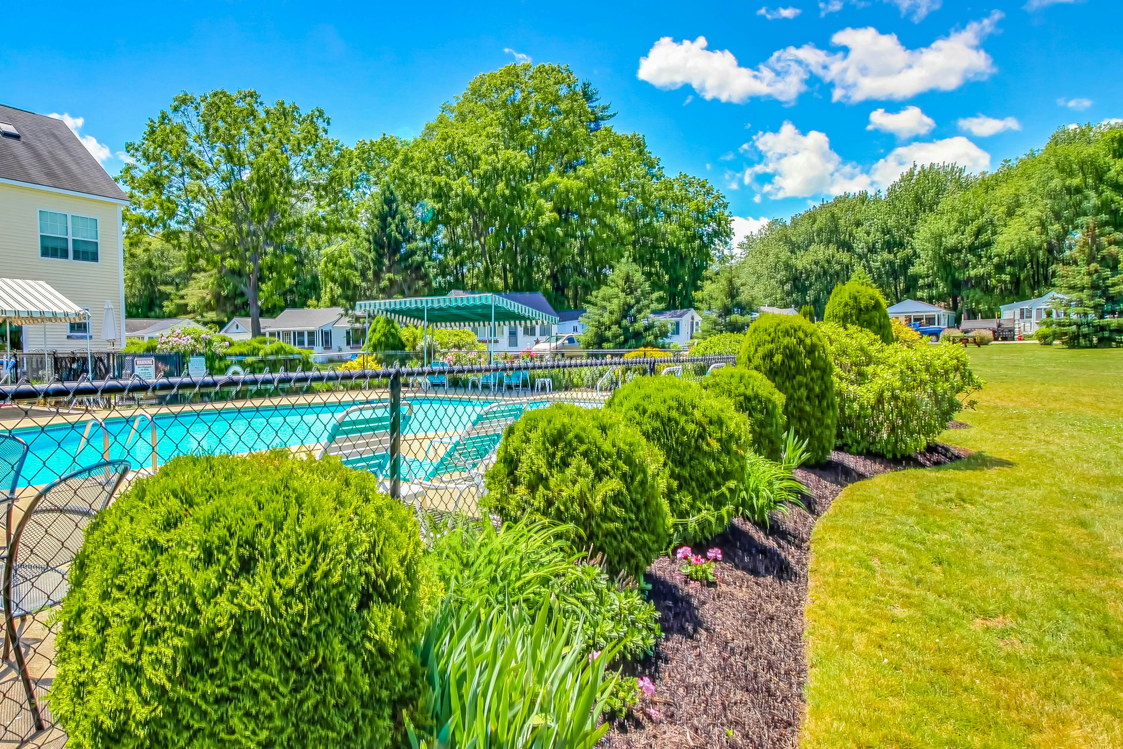 The Lighthouse Getaway -- Holiday House M19