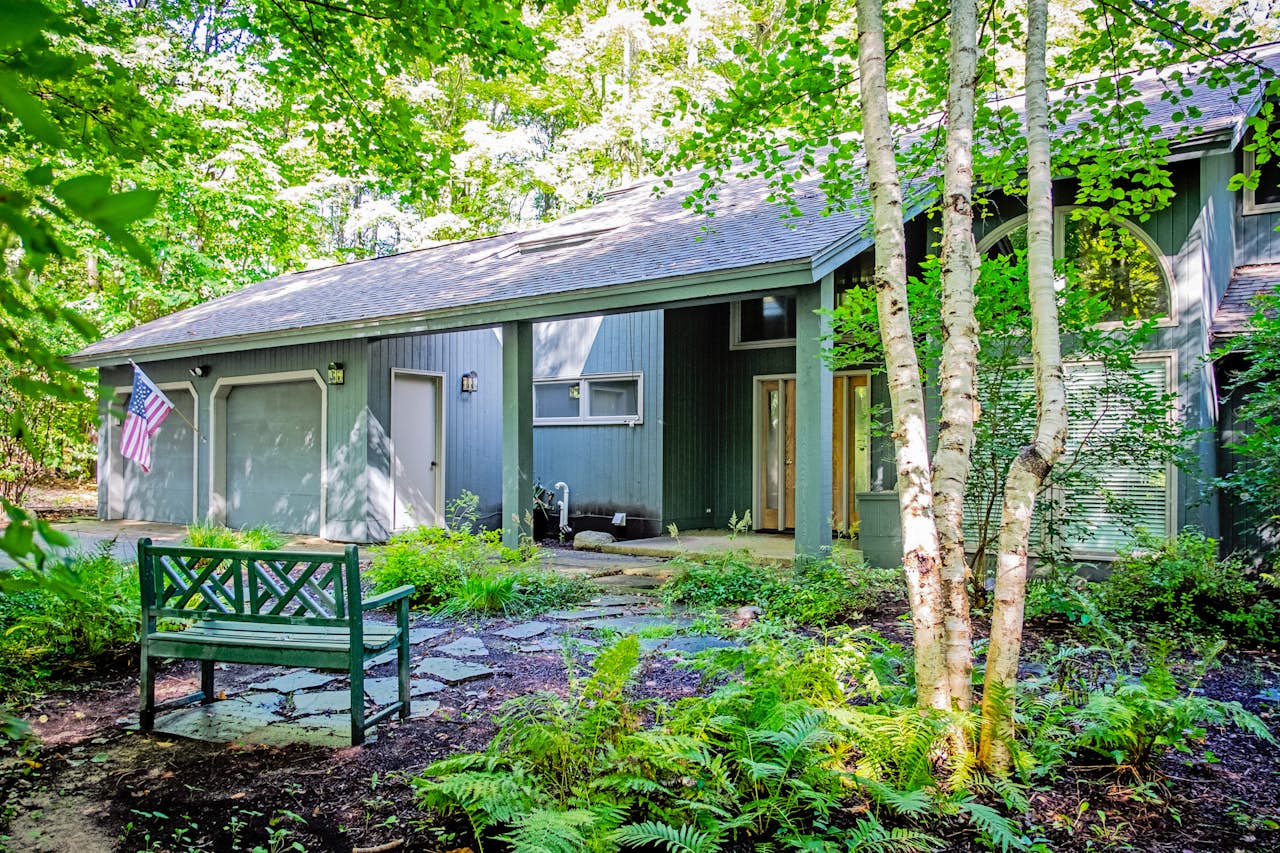 Birchwood Scenic Sanctuary 3 BD Harbor Springs, MI Vacation Rental