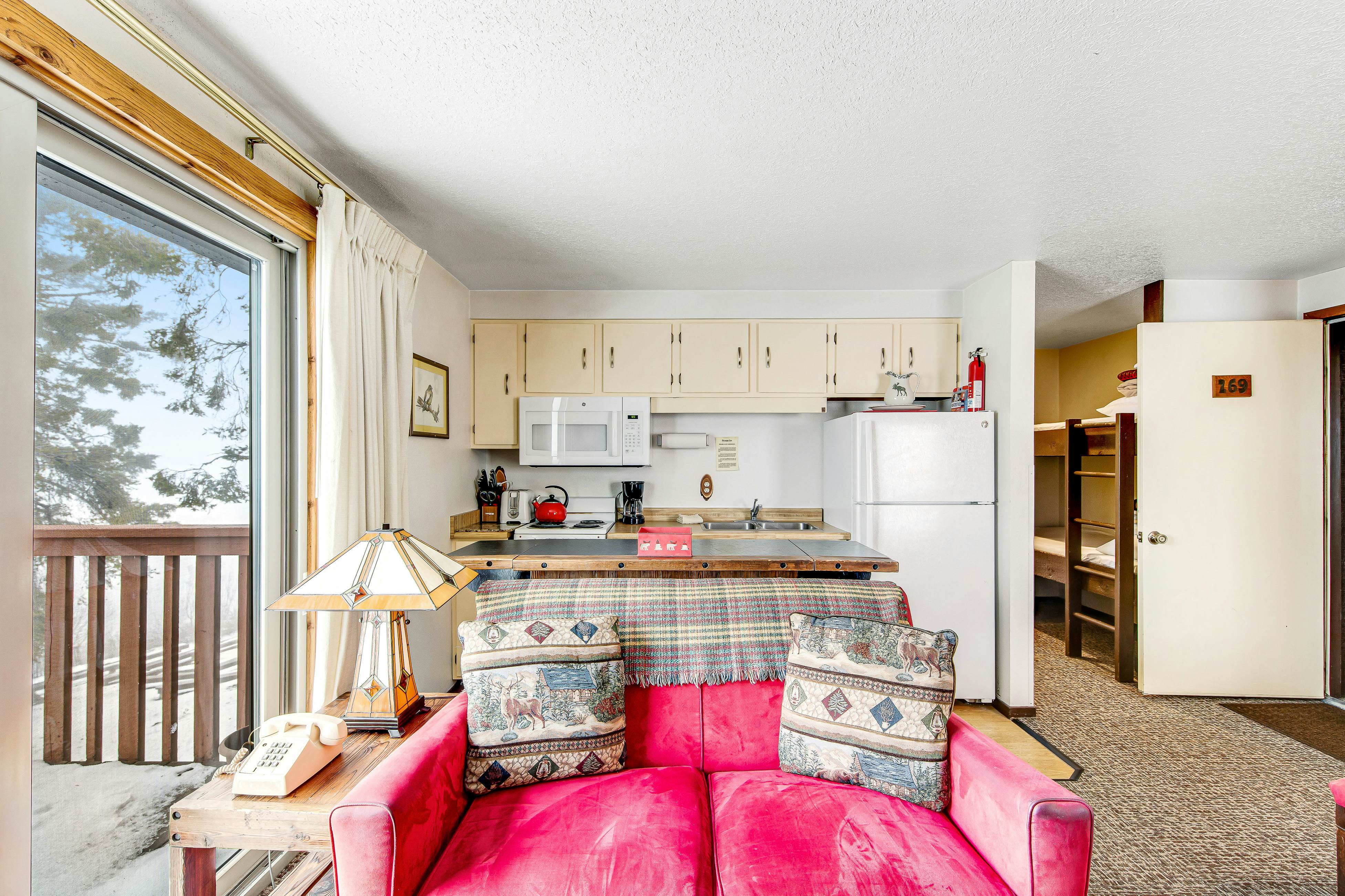 Snowfall Getaway -268 I