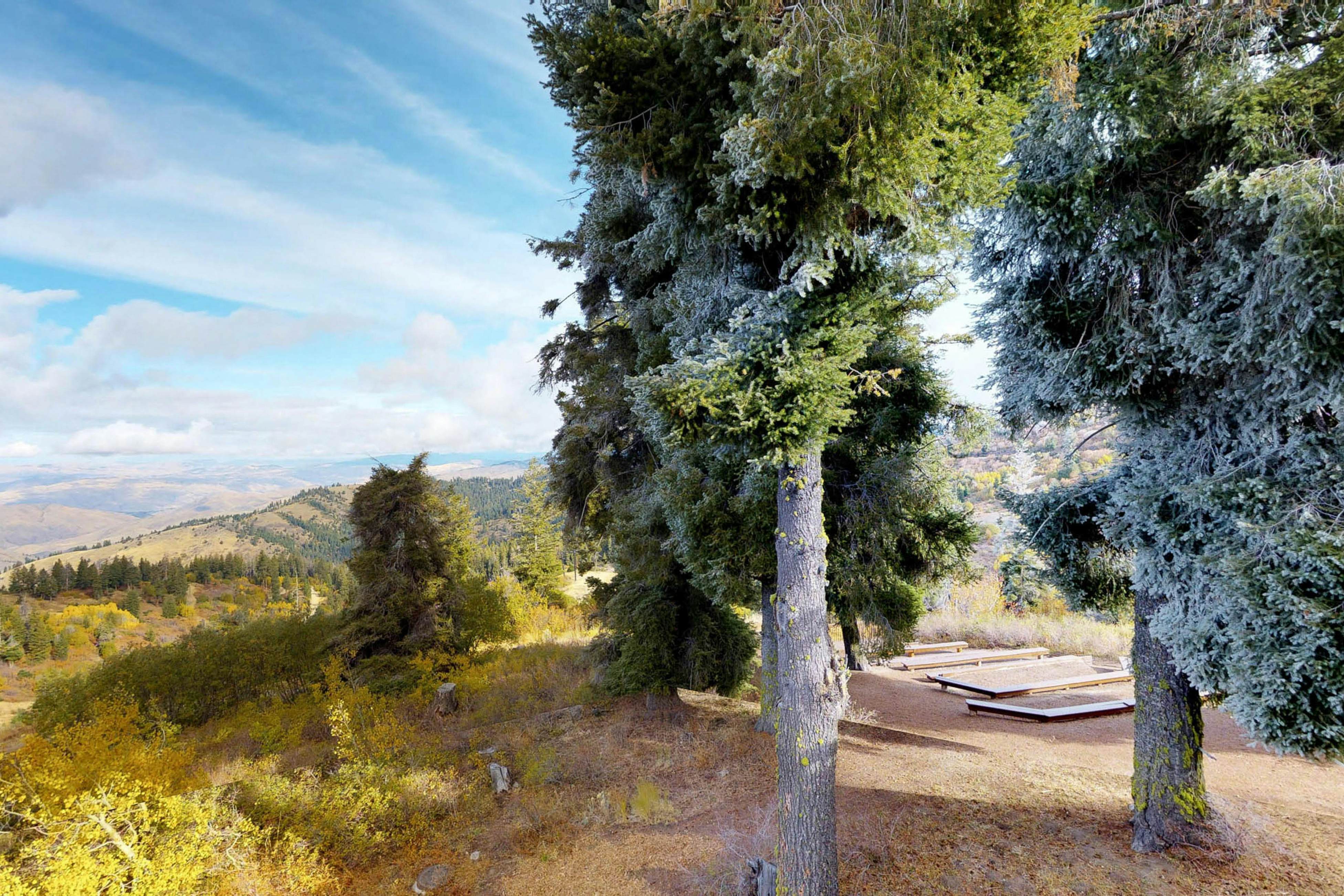 Snowfall Getaway -268 I