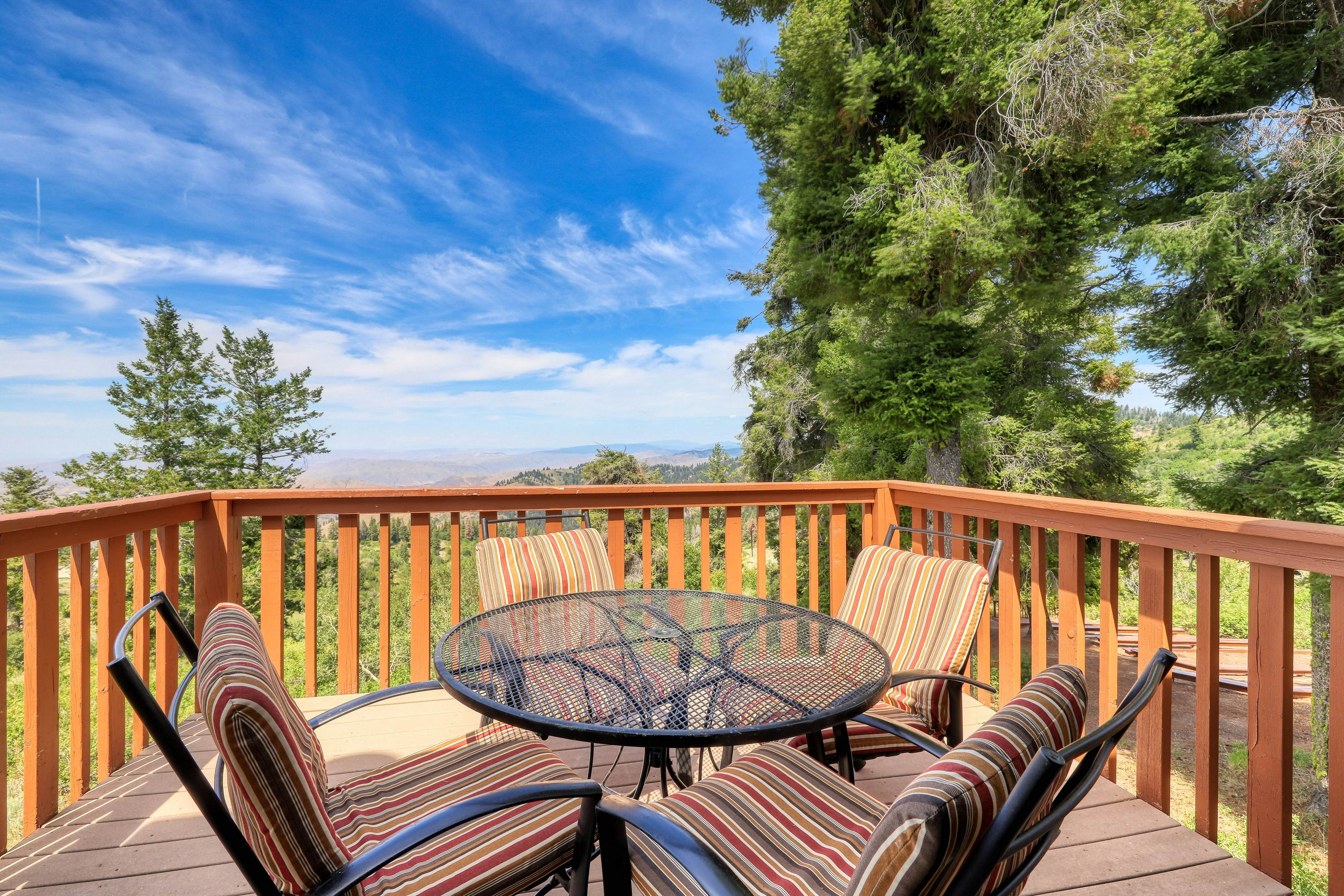 Snowfall Getaway -268 I