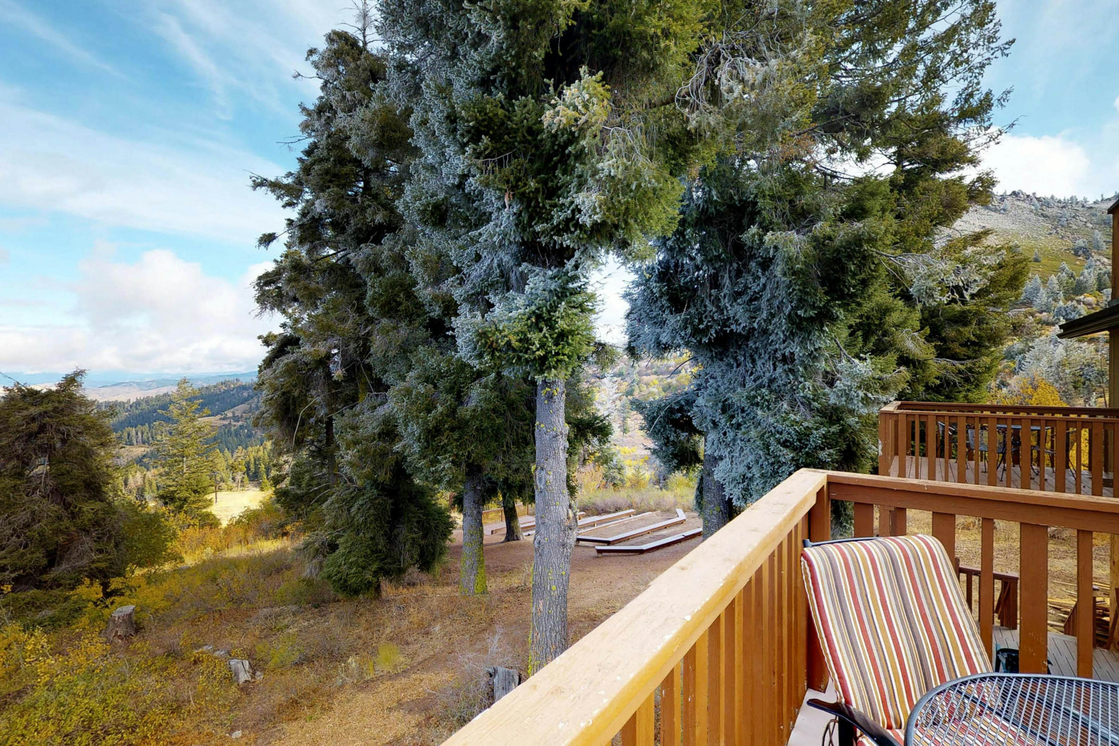 Snowfall Getaway -268 I