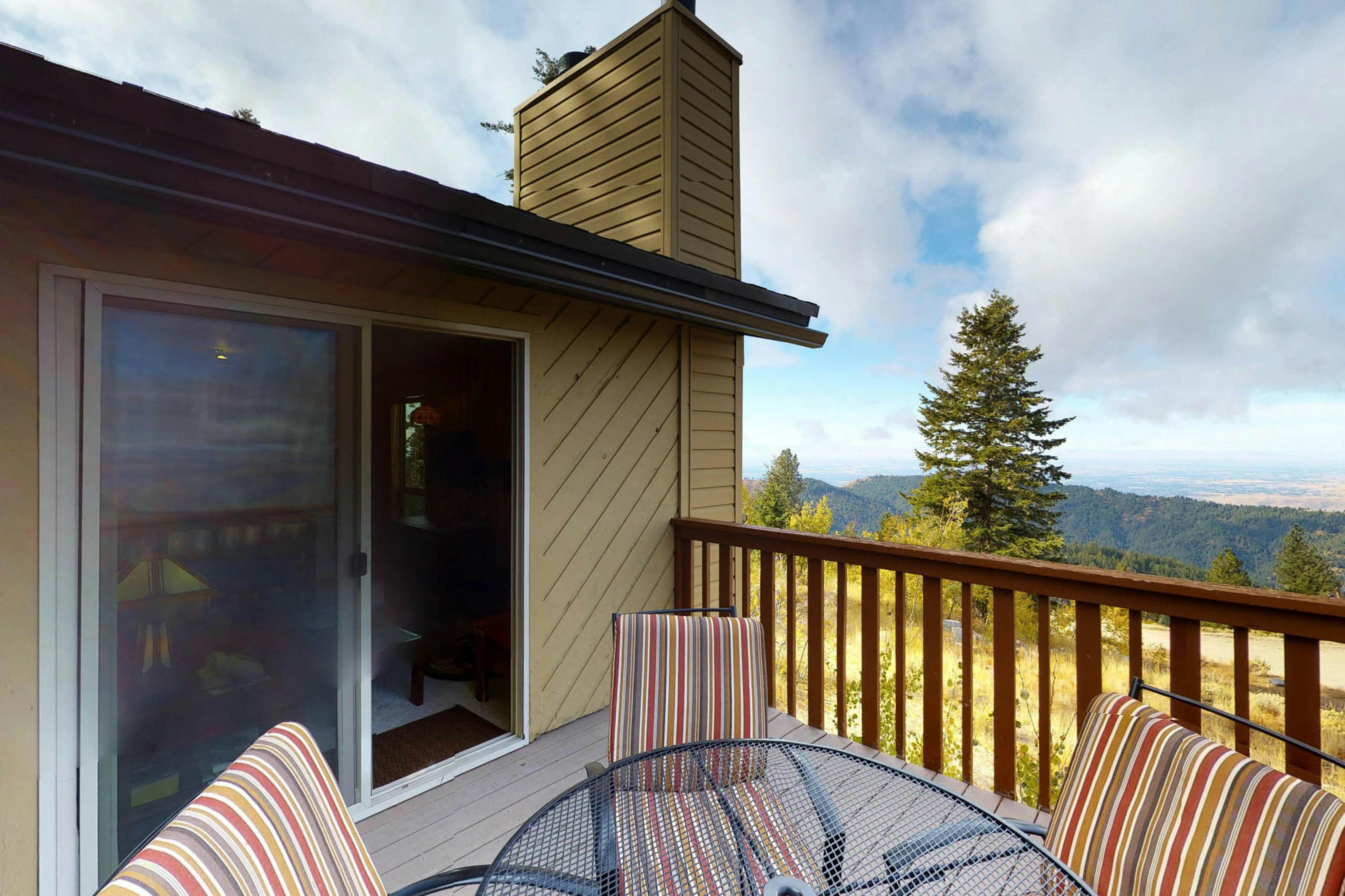 Snowfall Getaway -268 I