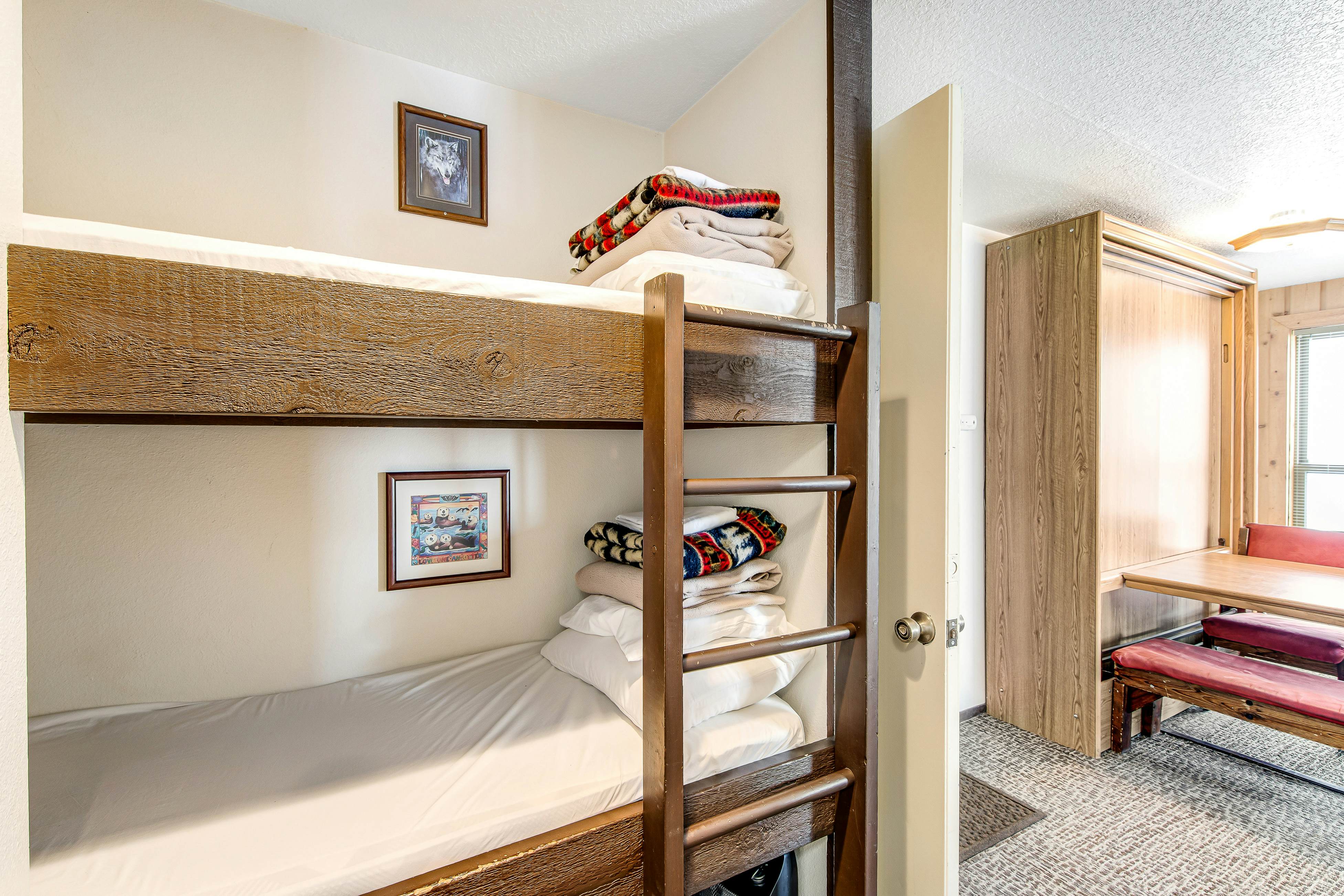 Snowfall Getaway -268 I