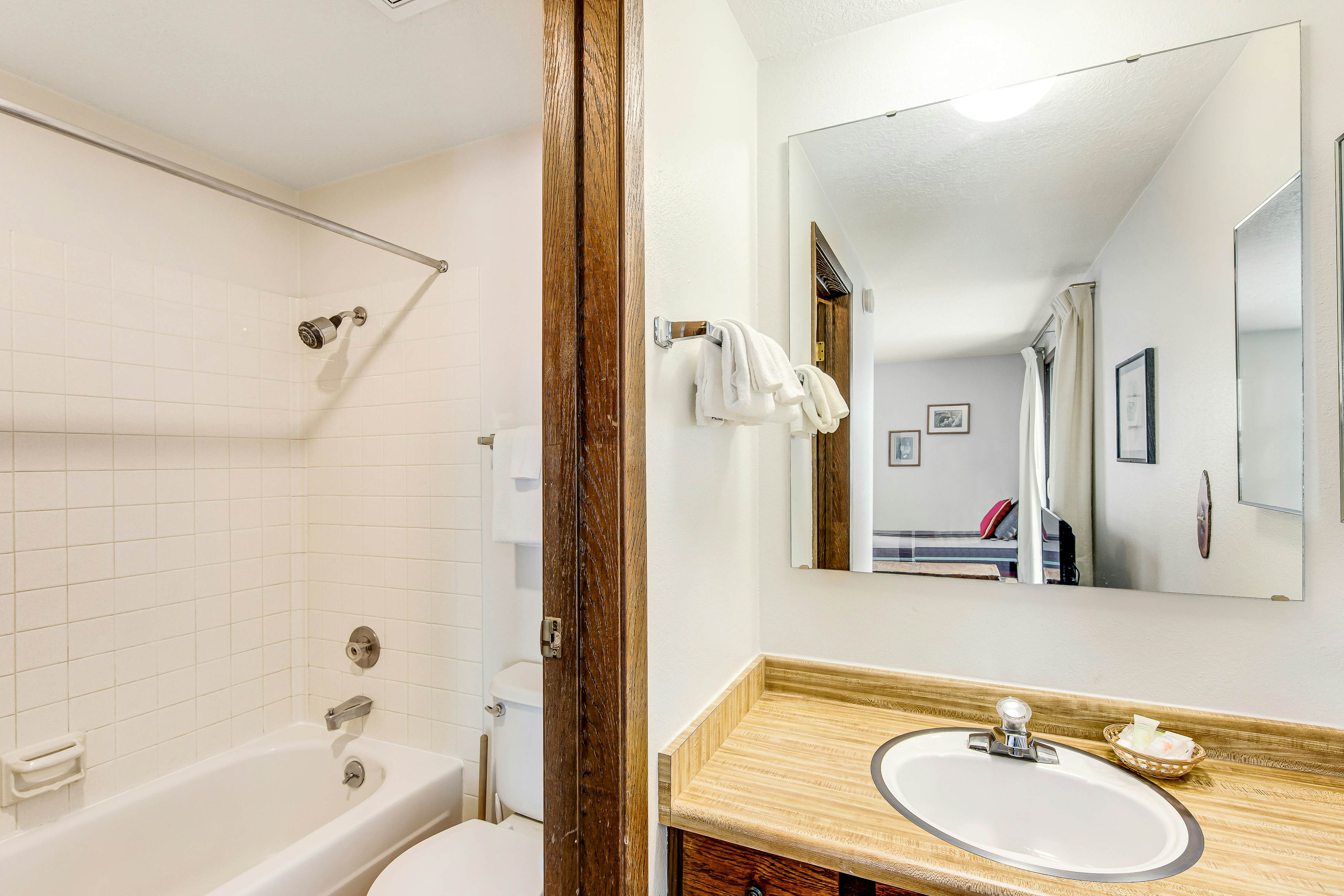 Snowfall Getaway -268 I