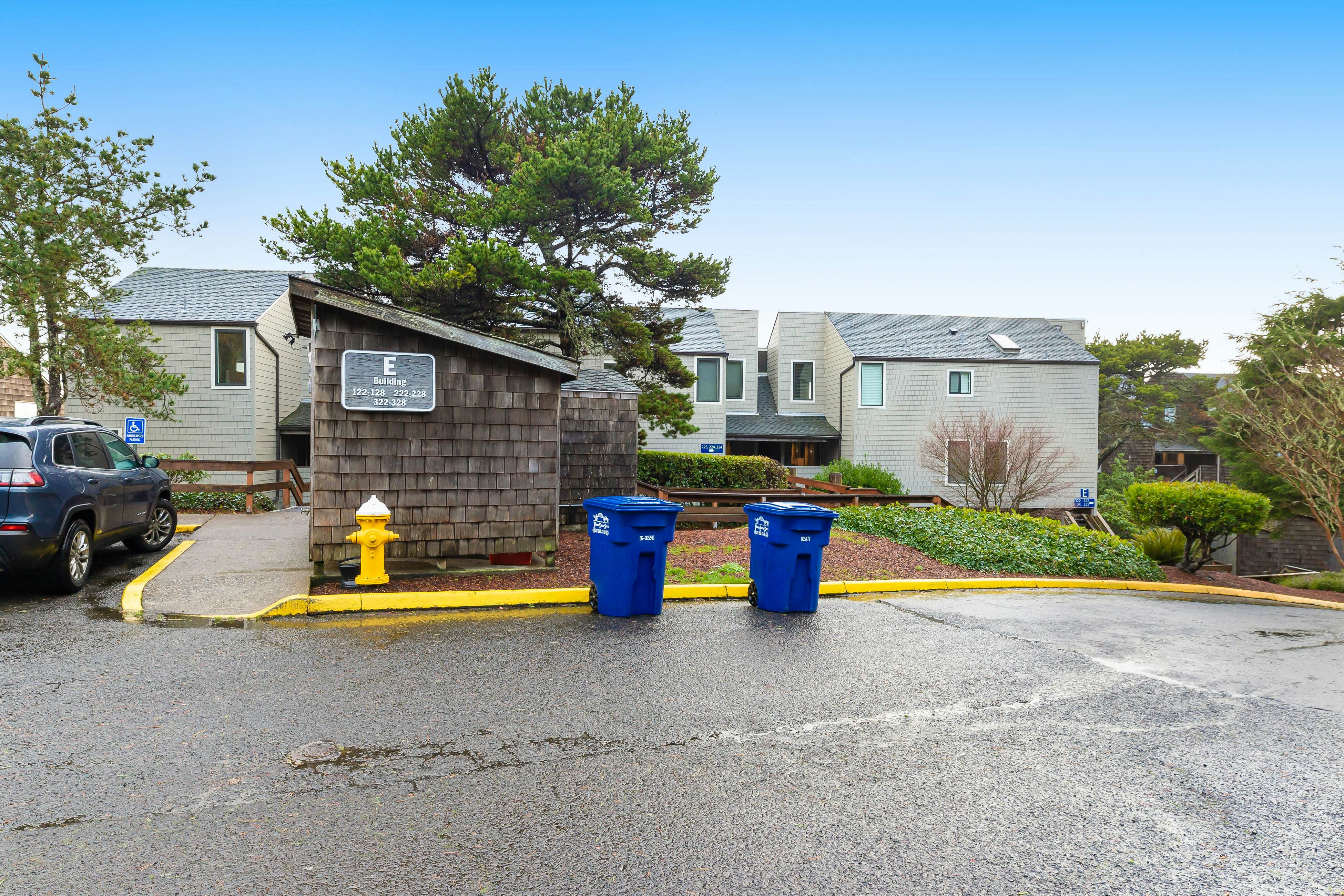 Embarcadero Condo E225 2 BD Newport, OR Vacation Rental Vacasa