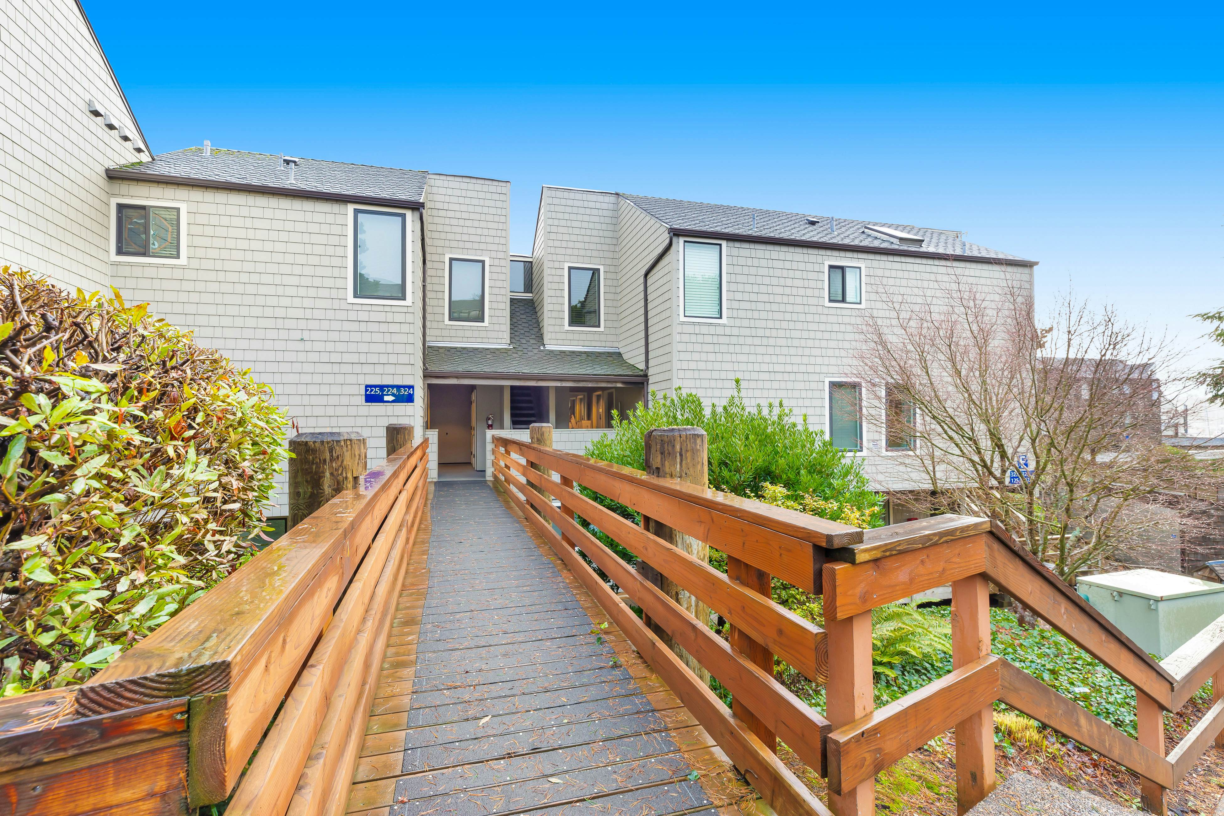 Embarcadero Condo E225 2 BD Newport, OR Vacation Rental Vacasa