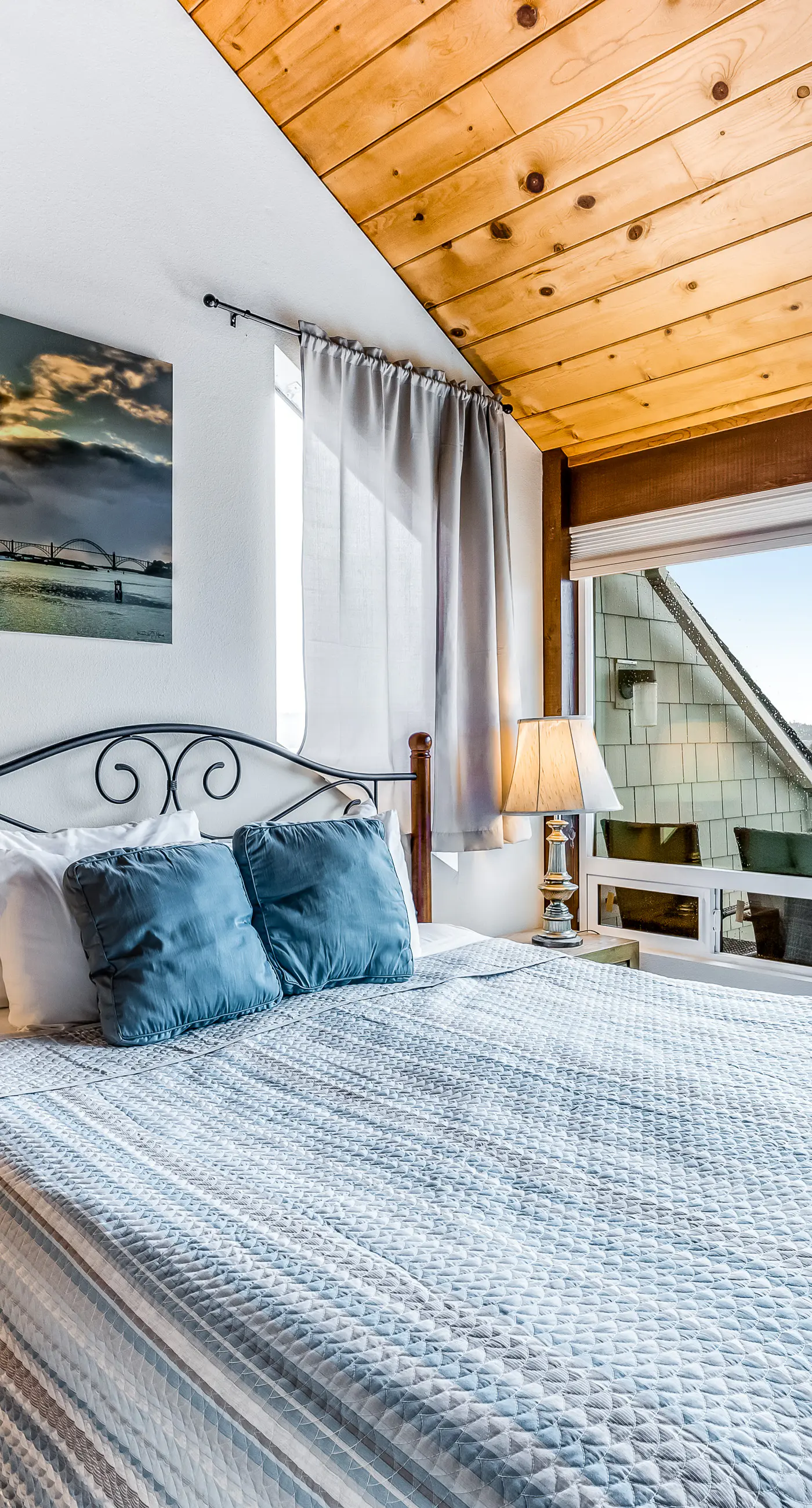 Embarcadero Condo E225 2 BD Newport, OR Vacation Rental Vacasa