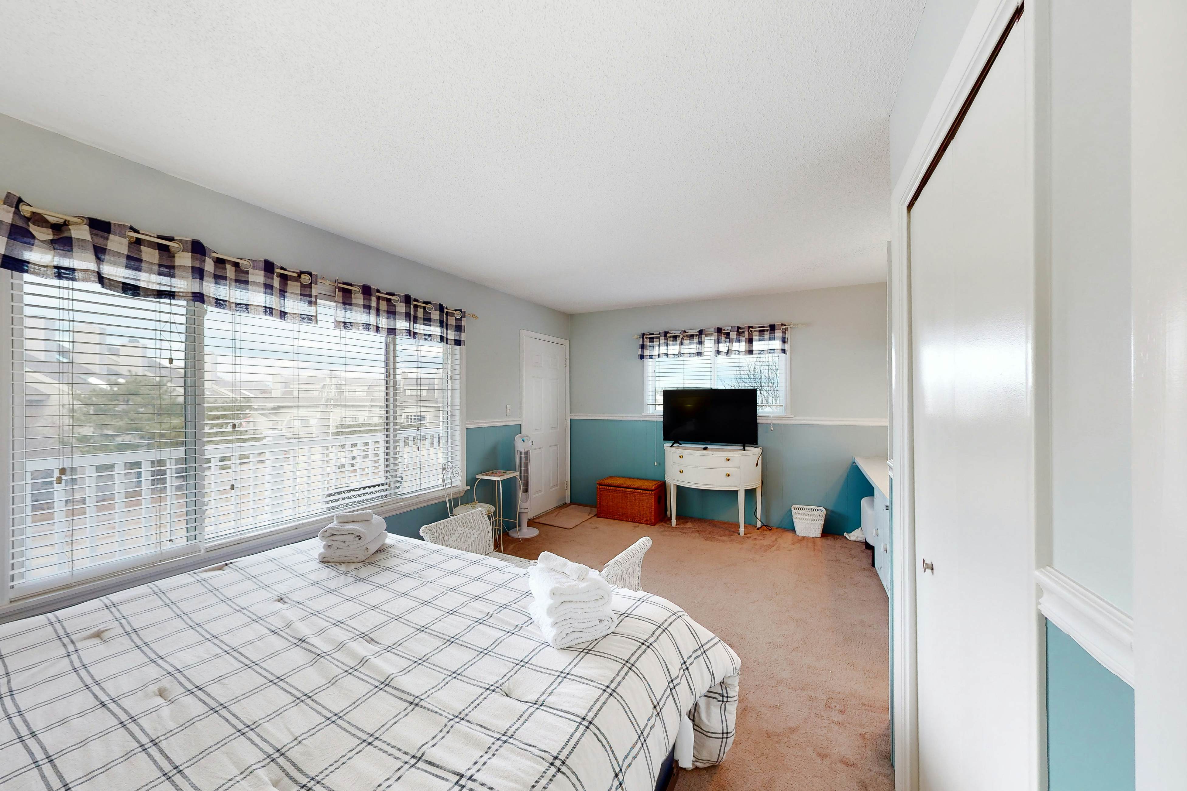 Dewey Villas - 24 Dickinson Ave, Unit #8B