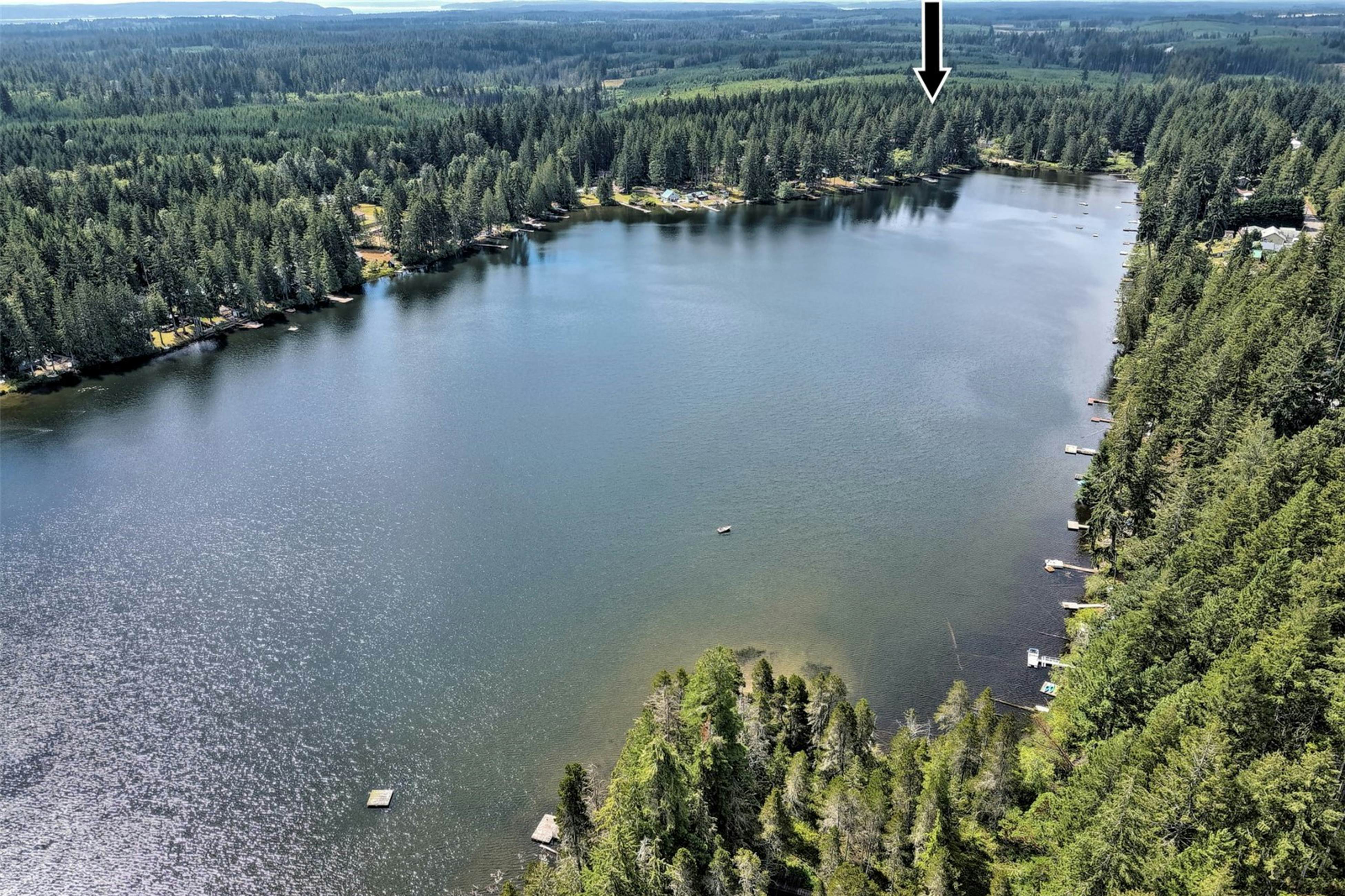 Best Catch Vintage Lakeside Log Cabin