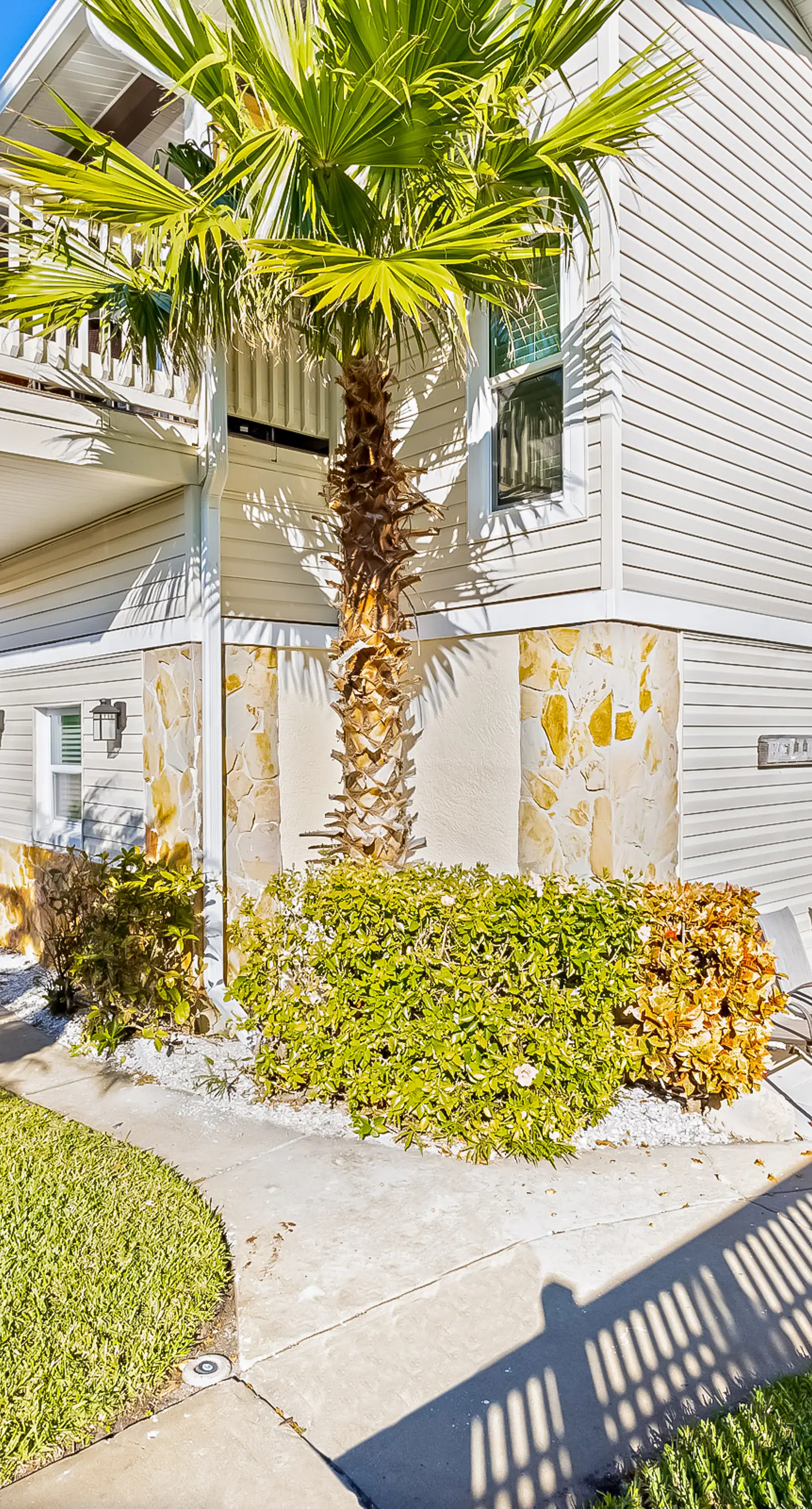 Beachy Keen Cottage 3 BD Belleair Beach, FL Vacation Rental Vacasa