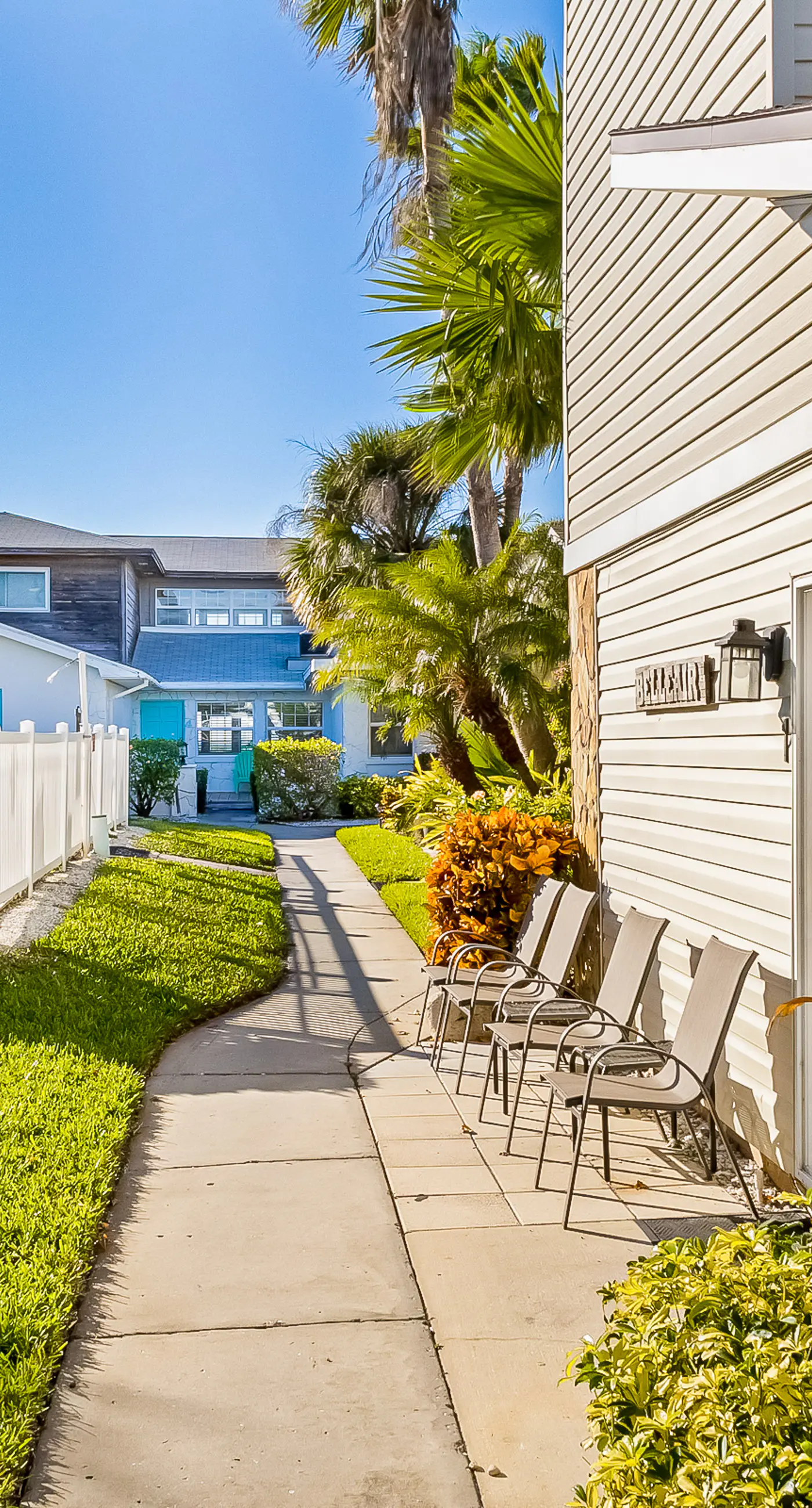 Beachy Keen Cottage 3 BD Belleair Beach, FL Vacation Rental Vacasa