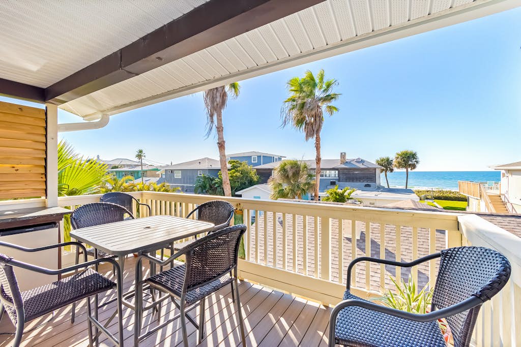 Delightful condo with beach and pool access washer dryer — Belleair Beach, FL — vacation rental