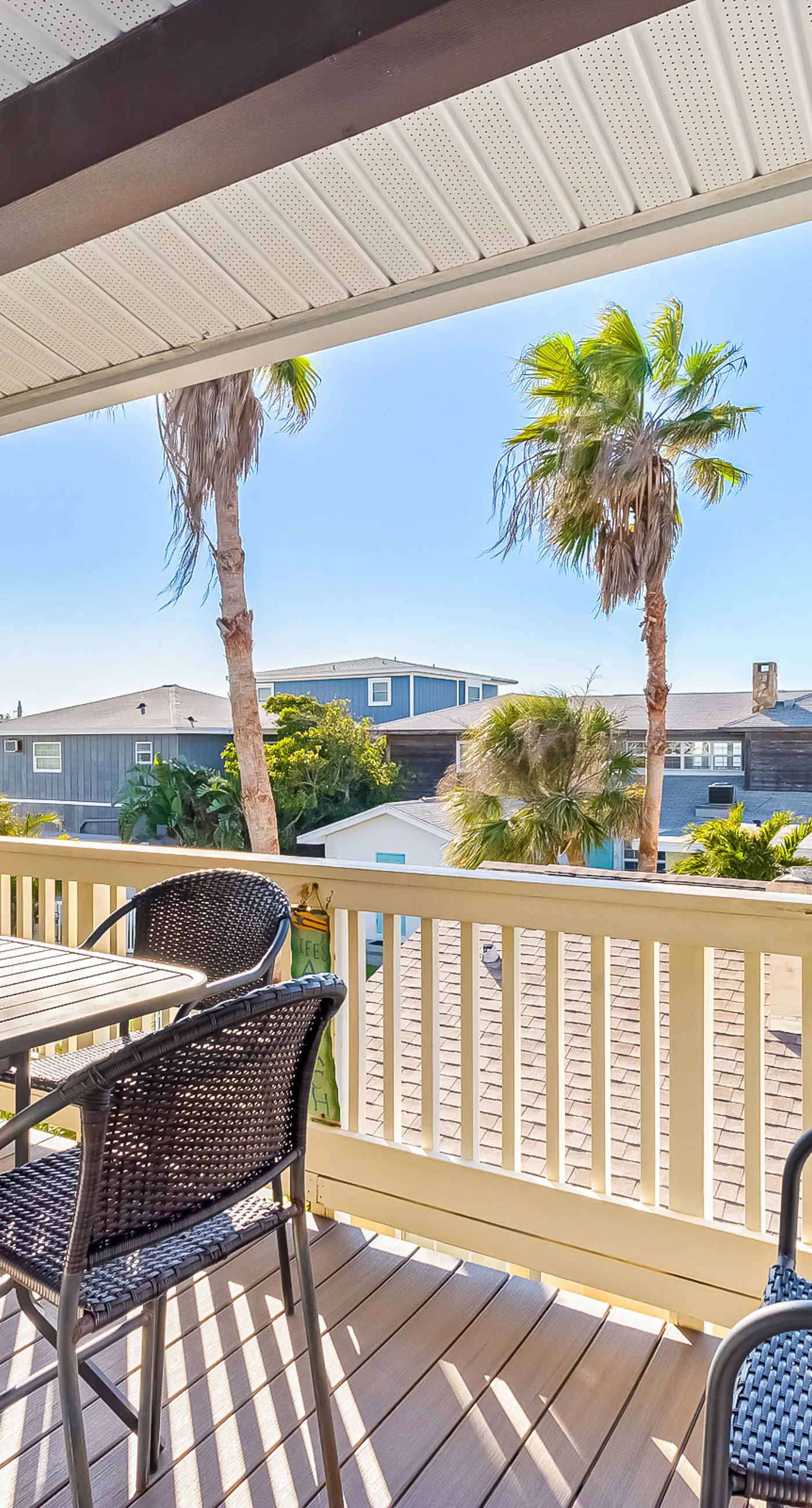 Beachy Keen Cottage 3 BD Belleair Beach, FL Vacation Rental Vacasa