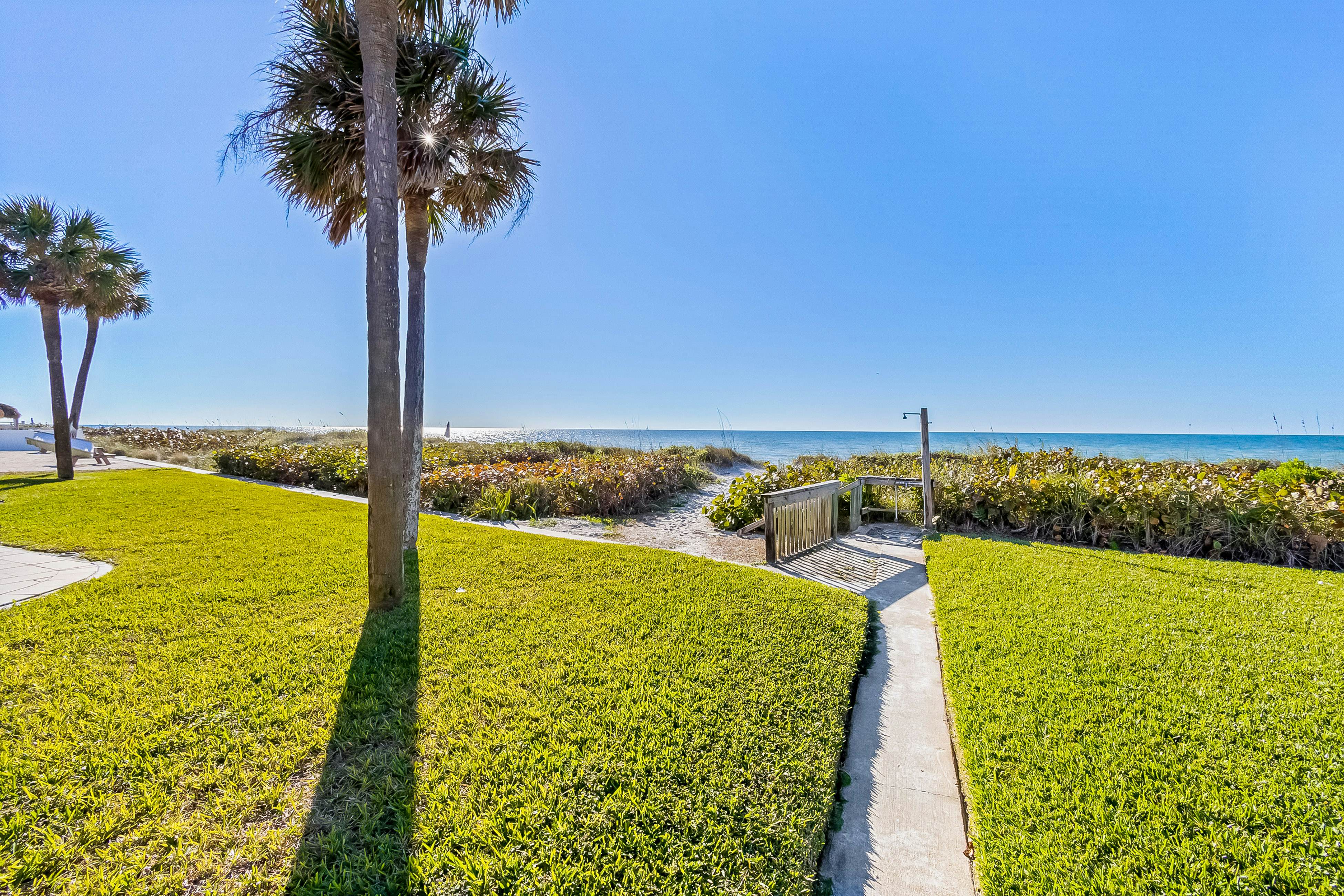 Beachy Keen Cottage 3 BD Belleair Beach, FL Vacation Rental Vacasa