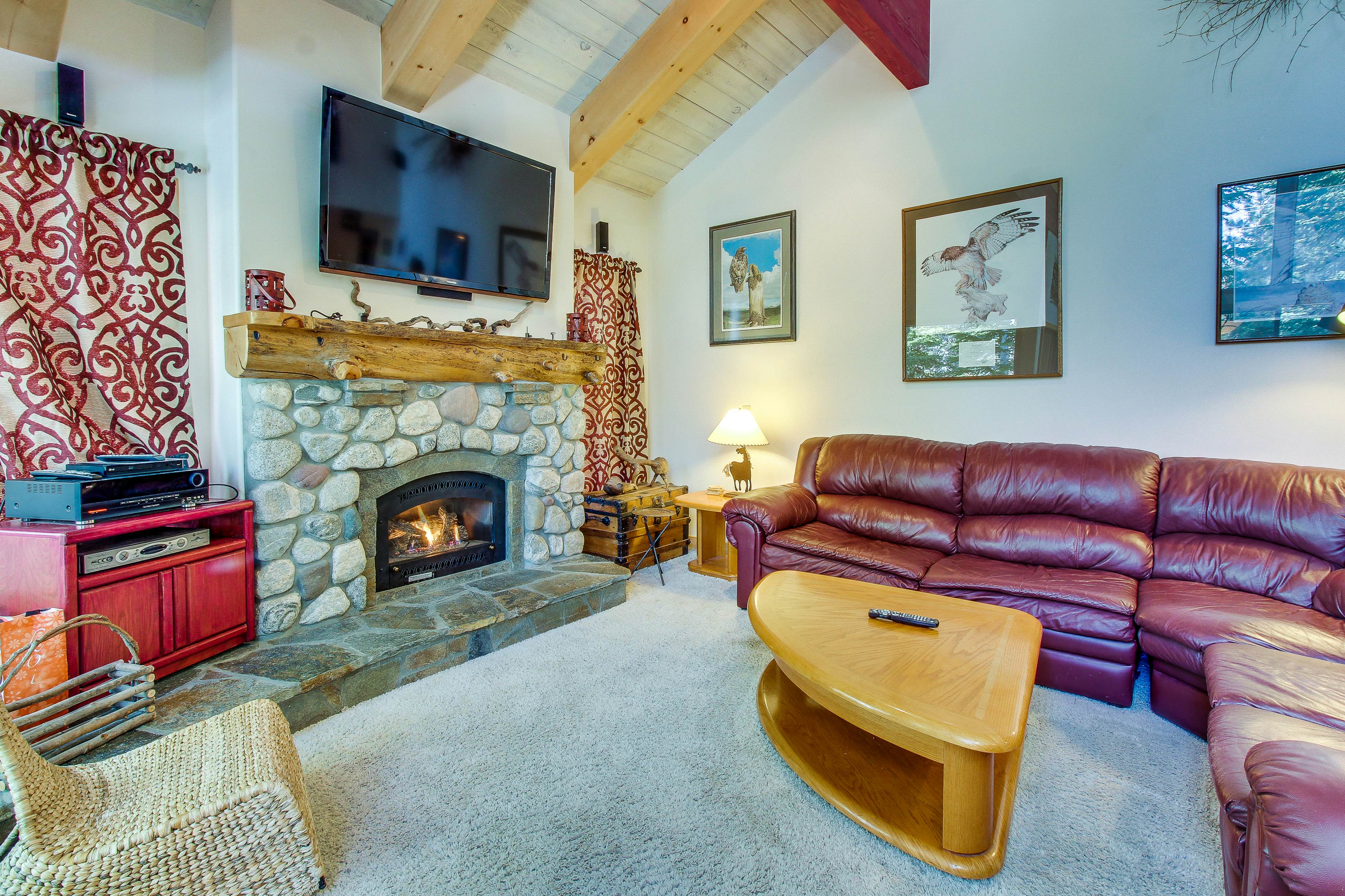 Val D'Isere 45 1 BD Mammoth Lakes, CA Vacation Rental Vacasa