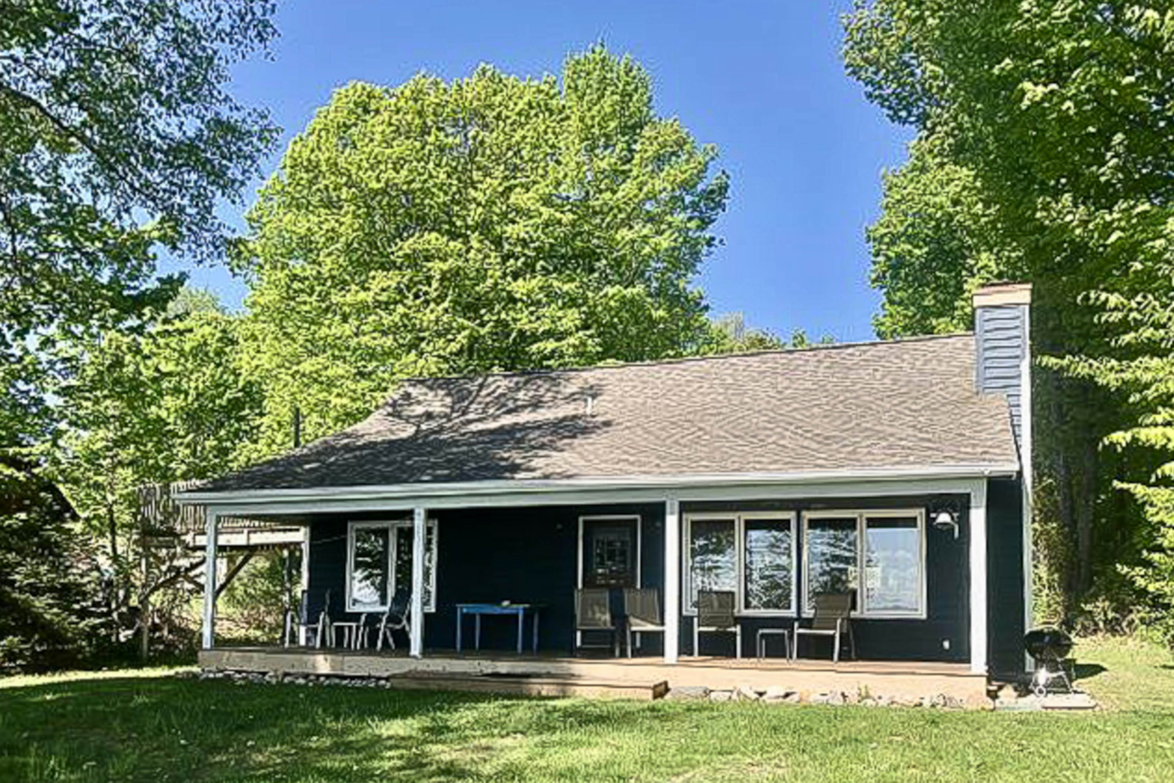 Moonridge Cottage 3 BD Suttons Bay, MI Vacation Rental Vacasa