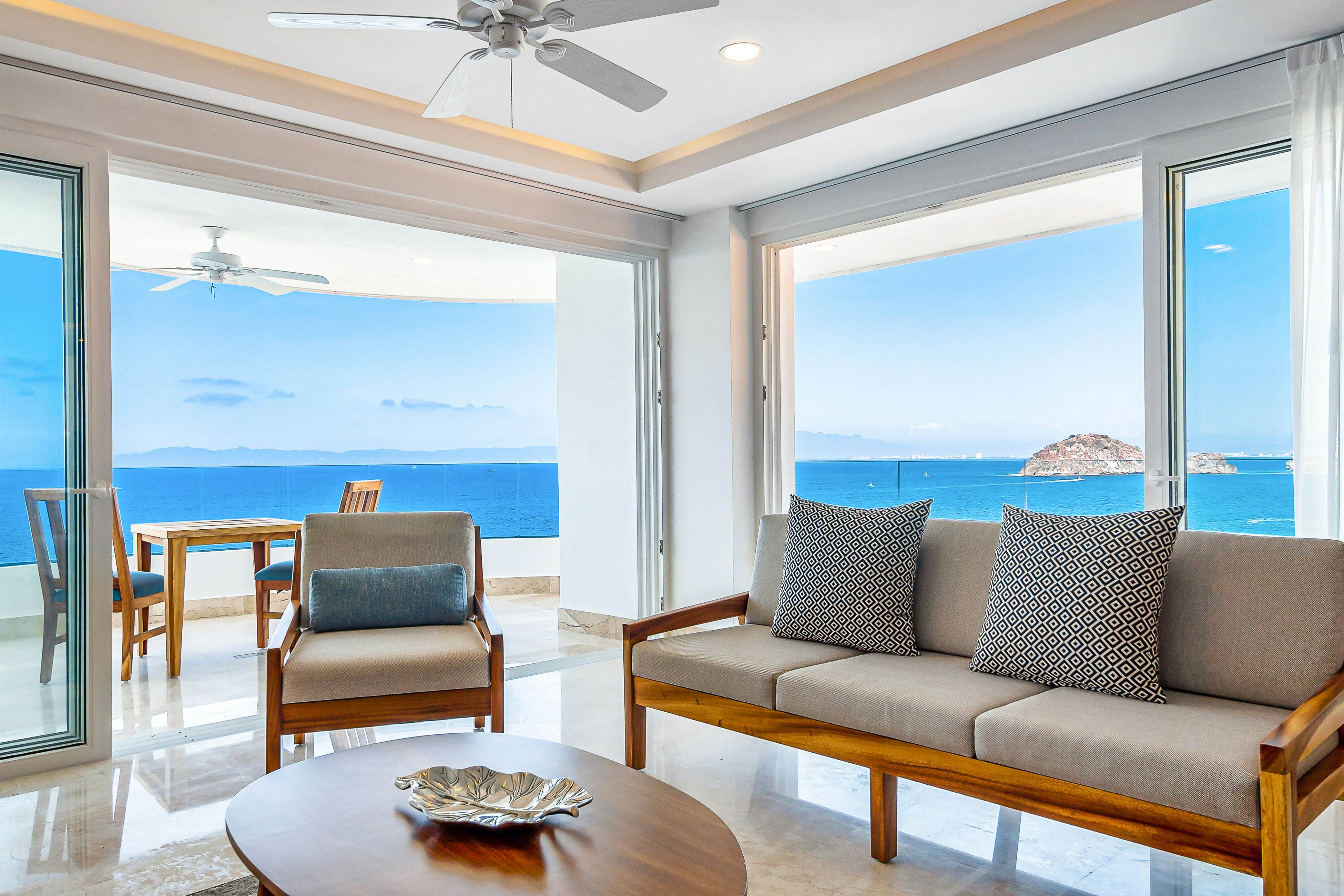 Blue Horizon 801 at Residences