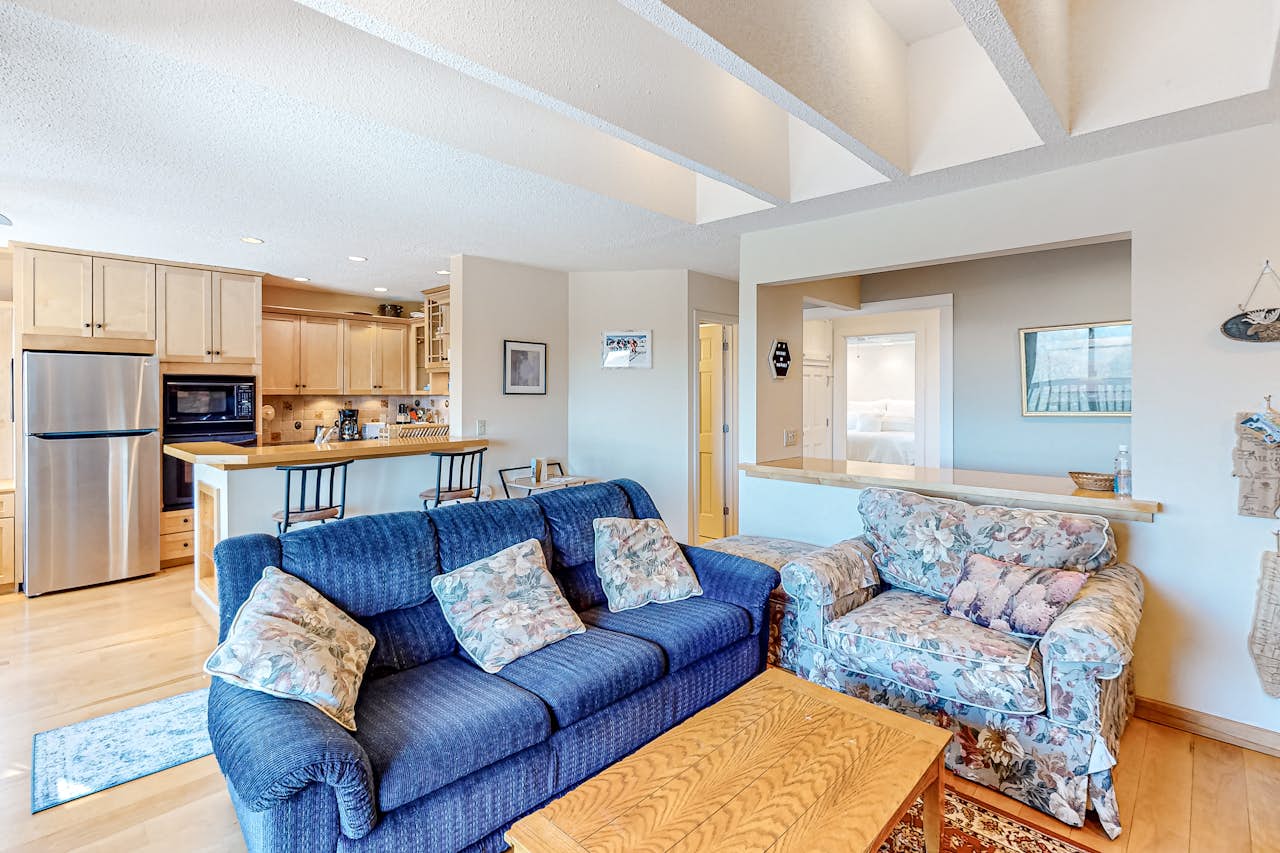 Snowside 20 2 BD Waitsfield, VT Vacation Rental Vacasa