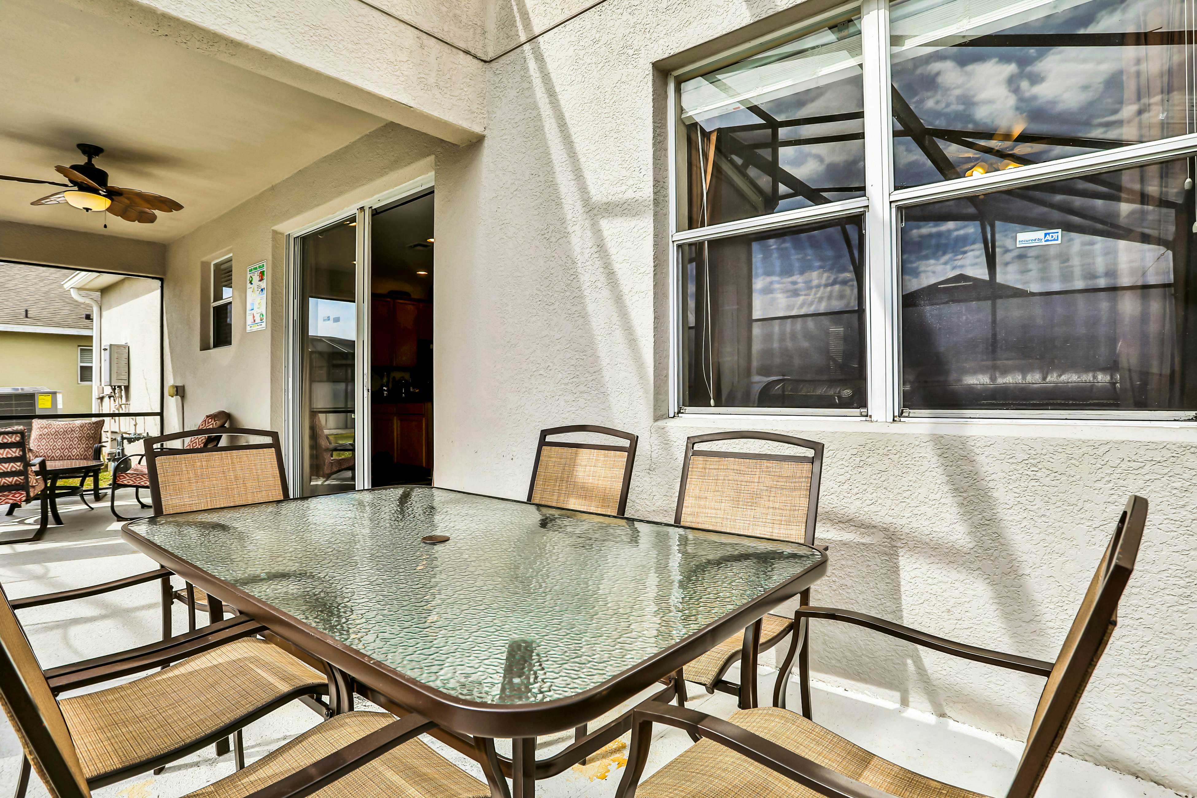 Castle Street Memories - Trafalgar Village Resort