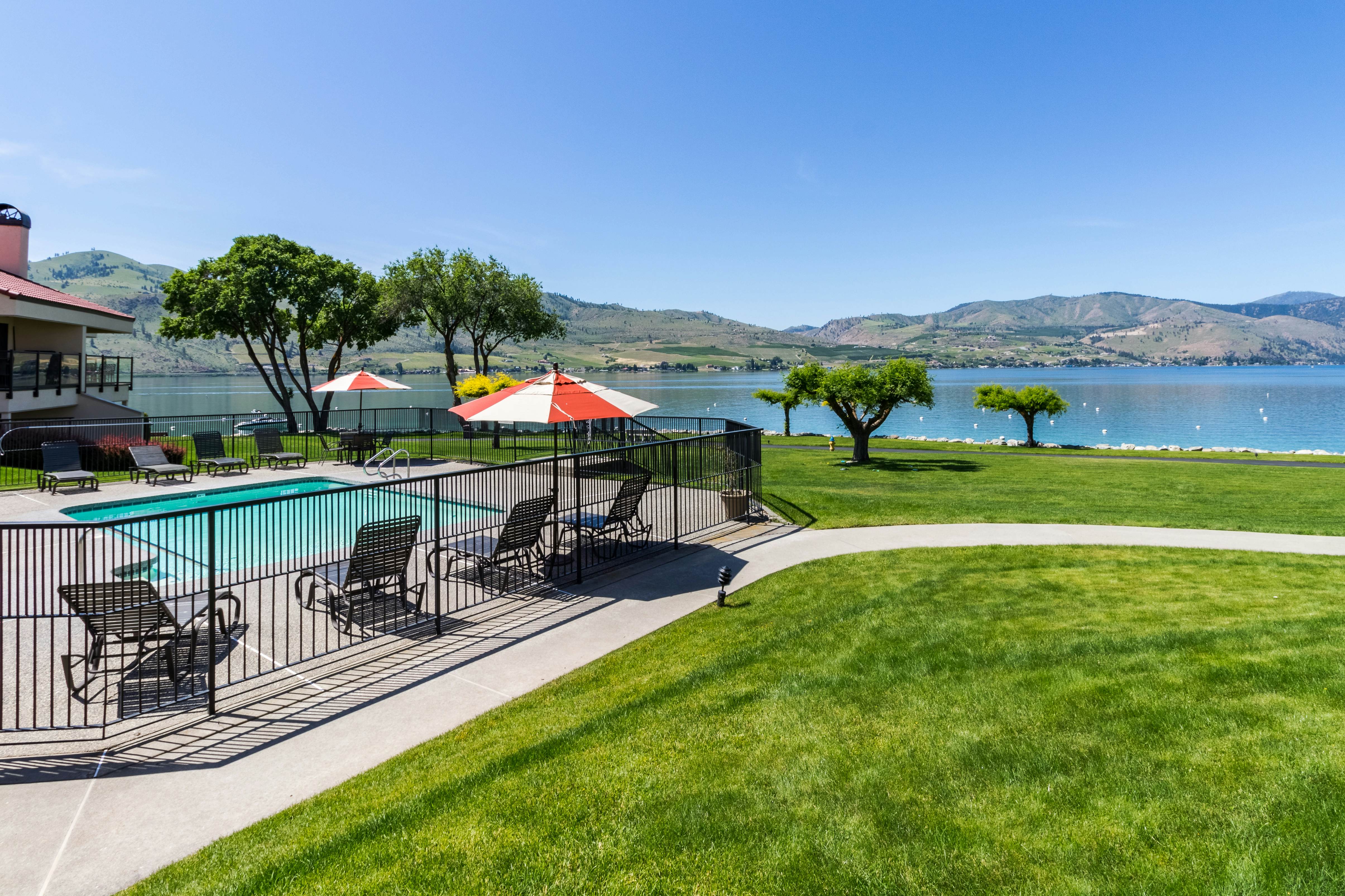 Lake Chelan Shores - Bluebird in the Bay #8-7